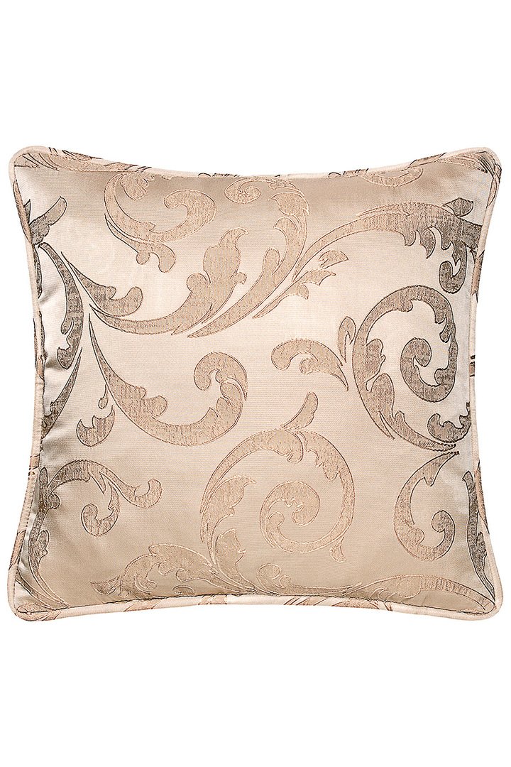 бежевые наволочки.