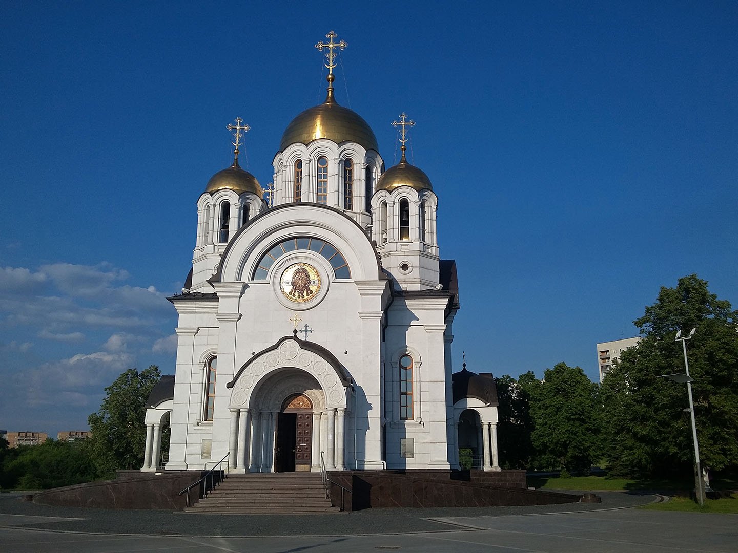 Храм георгия победоносца в голубом. Храм Святого великомученика Георгия Победоносца. Храм Святого Георгия Победоносца белая Церковь. Храм великомученика Георгия Победоносца Екатеринбург. Уссурийск храм Святого великомученика Георгия Победоносца.