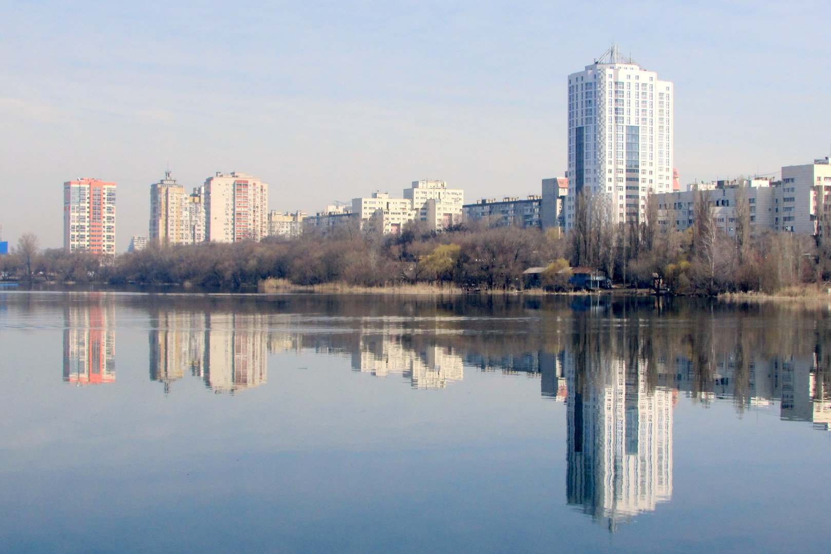 Лев левобережный. Химки Левобережный рыбалка. Левый берег улица.