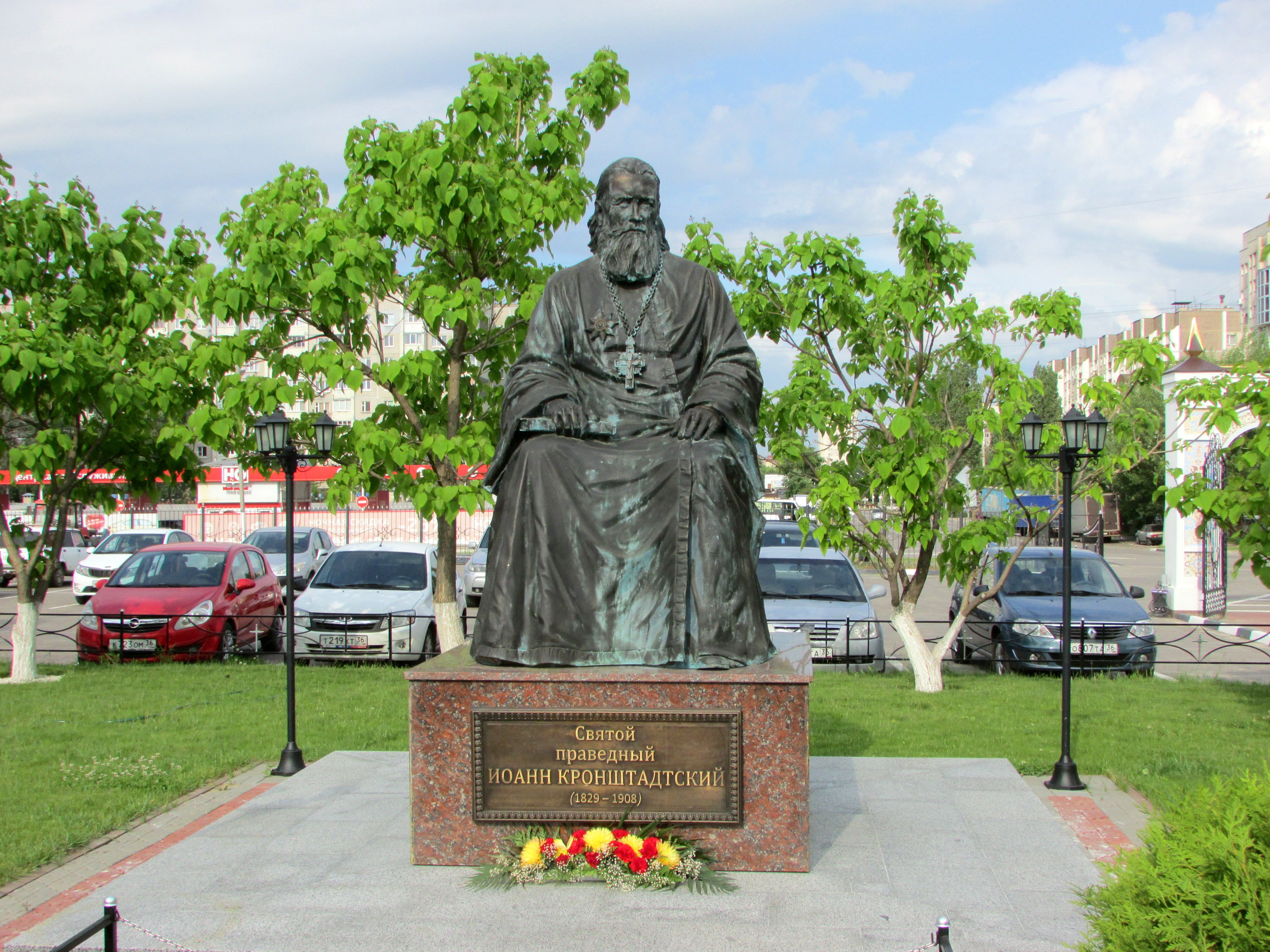 Кронштадтский. Памятник Иоанну Кронштадтскому в Воронеже. Памятник Иоанну Кронштадтскому Иркутск. Памятник Иоанну Кронштадтскому в Кронштадте. Иоанн Кронштадтский памятник.