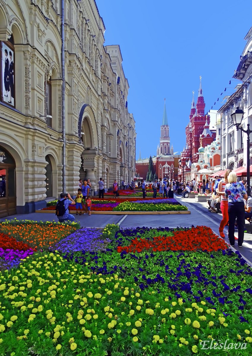 Москва выхода. Никольская улица. Никольская Москва. Никольская улица в Москве фото. Никольская улица Москва площадь.