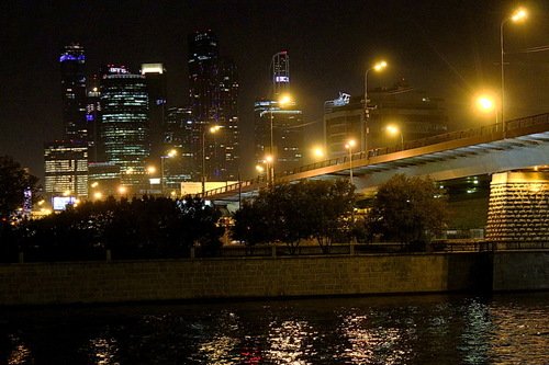Ночной пейзаж с мостом