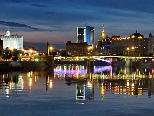 Бородинский мост и Смоленская набережная в Москве