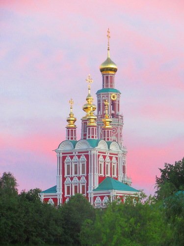 Новодевичий монастырь на закате