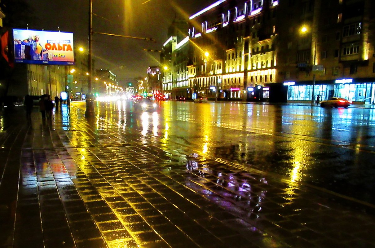 Сегодня ночь дождь есть. Дождливая ночная Махачкала. Ночная дождливая Уфа. Дождь в Махачкале ночью. Дождливая улица Нижний Новгород.