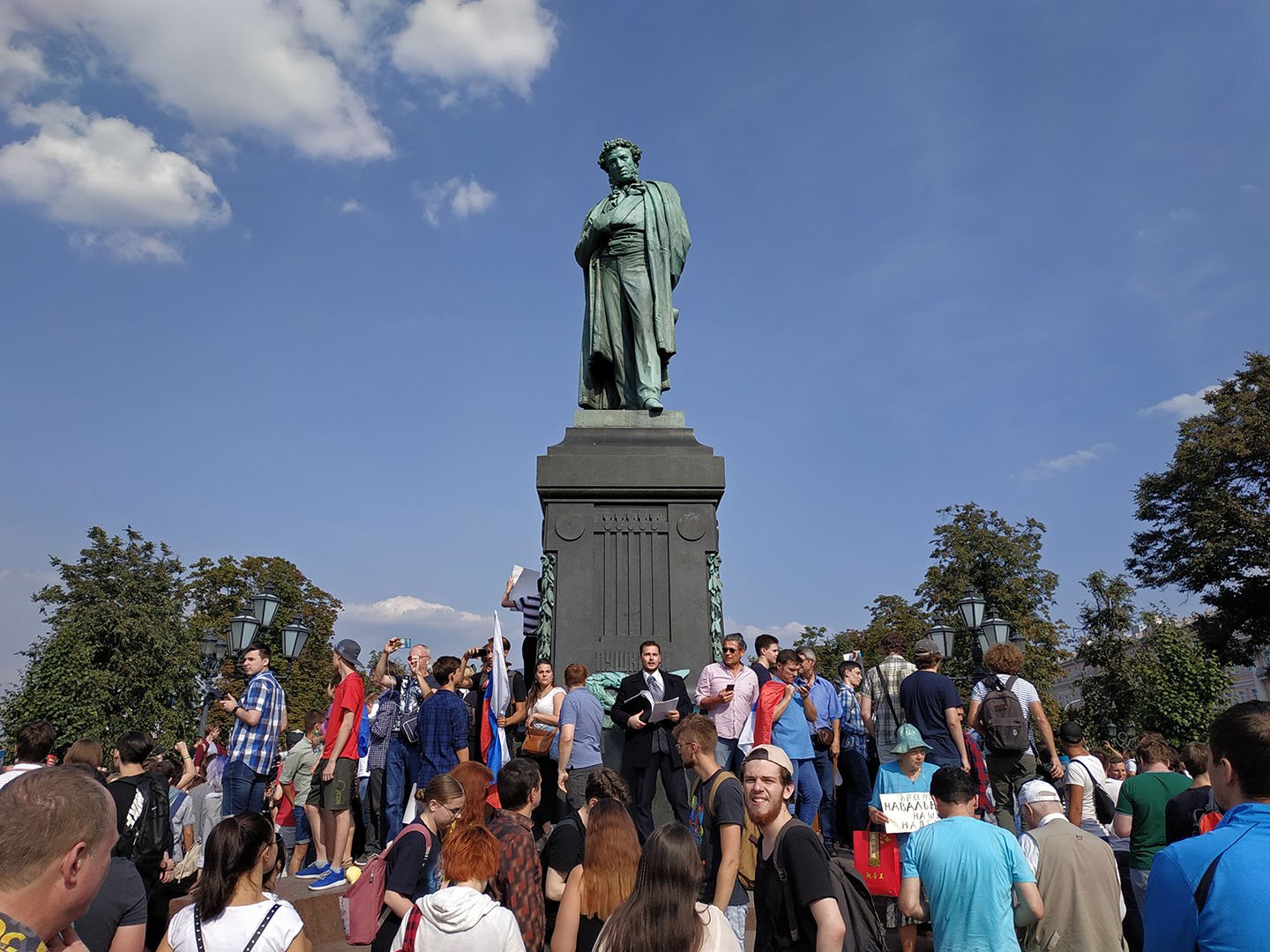 События в пушкине. Памятник Пушкина в Москве. Митинг у памятника Пушкина в Москве. Митинг у памятника Пушкину в Москве. Около памятника Пушкину.