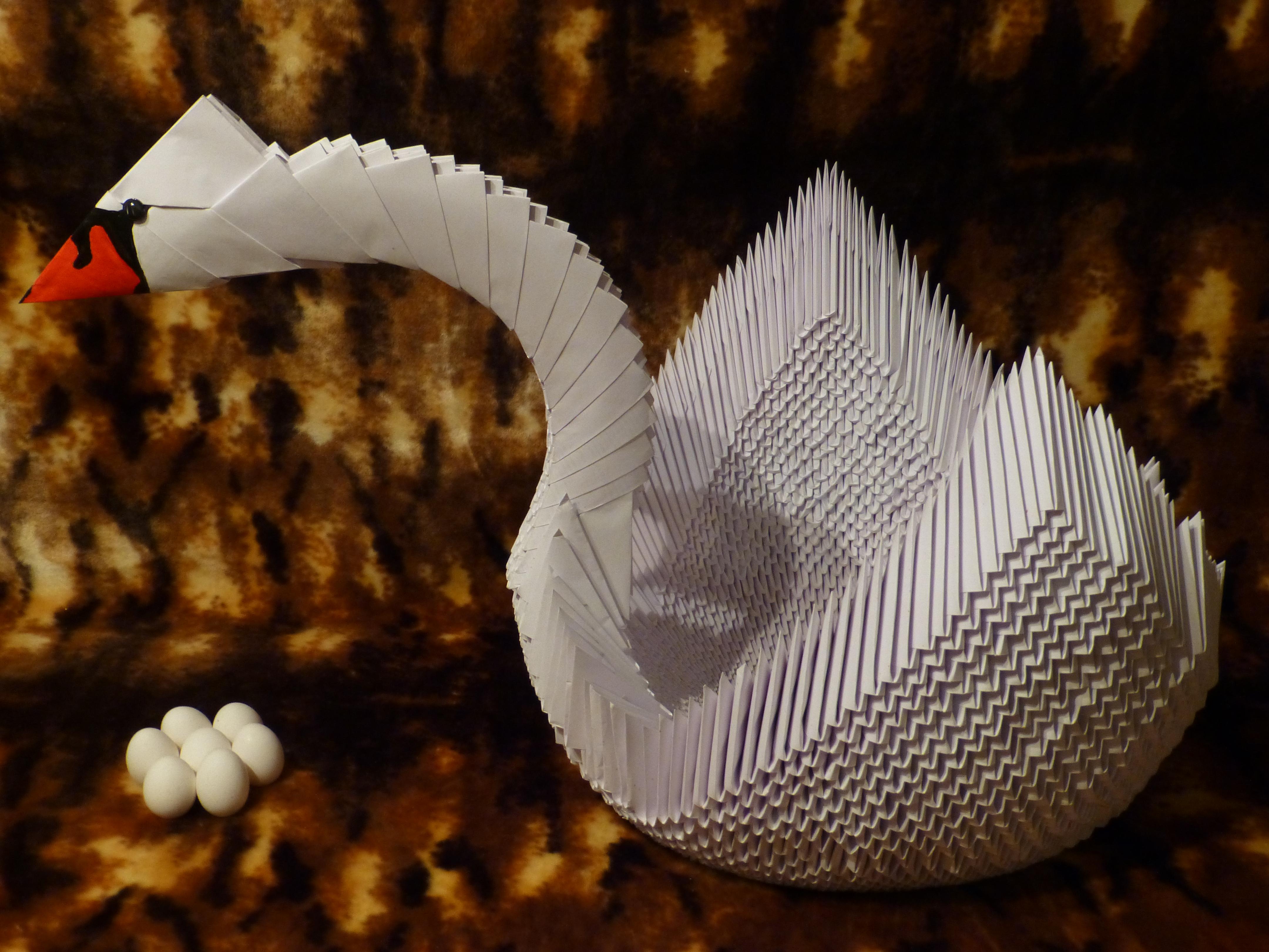 Лебедь из бумаги пошаговые. Лебедь шипун оригами. Модульное оригами лебедь. Поделка лебедь из бумаги. Оригами модульное лебит.