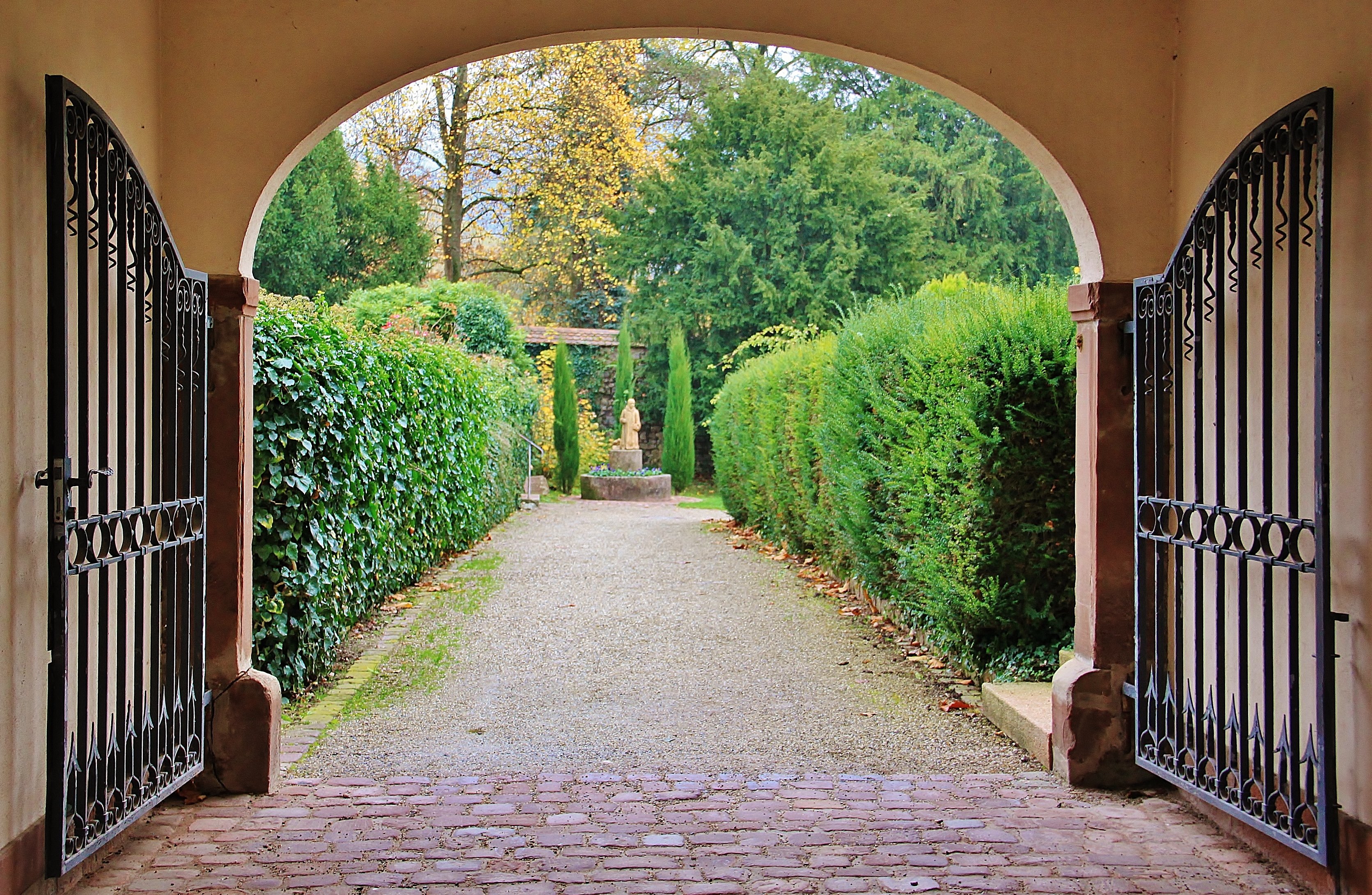 ворота в саду фото
