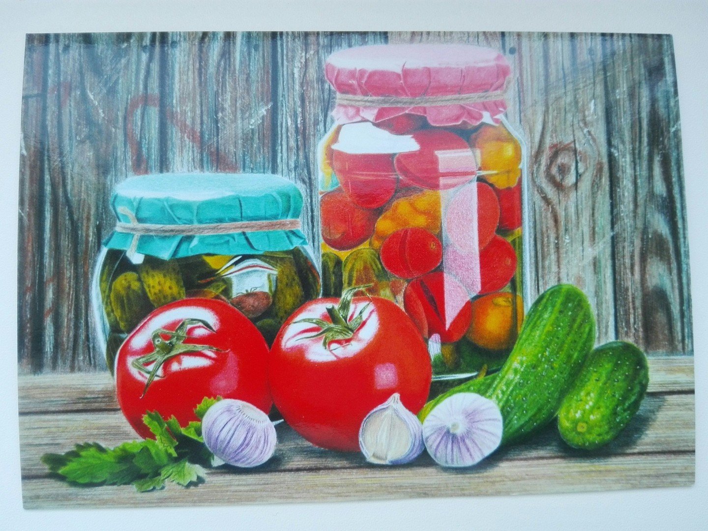 Огурцы и помидоры в холодильнике. Осенние заготовки. Натюрморт с овощами. Консервация овощей.