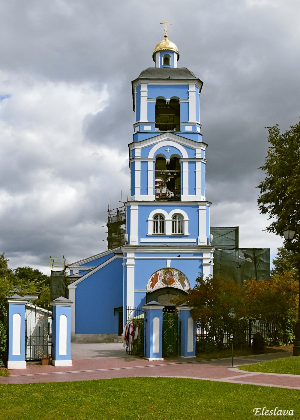 Храм в царицыно живоносный. Храм иконы Божией матери Царицыно. Храм Живоносный источник в Царицыно. Храм иконы Божией матери «Живоносный источник» в Царицыне. Храм в Царицыно Живоносный источник колокольня.