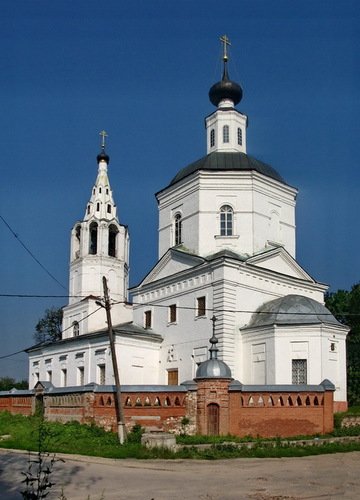 Церковь Михаила Архангела в Красном