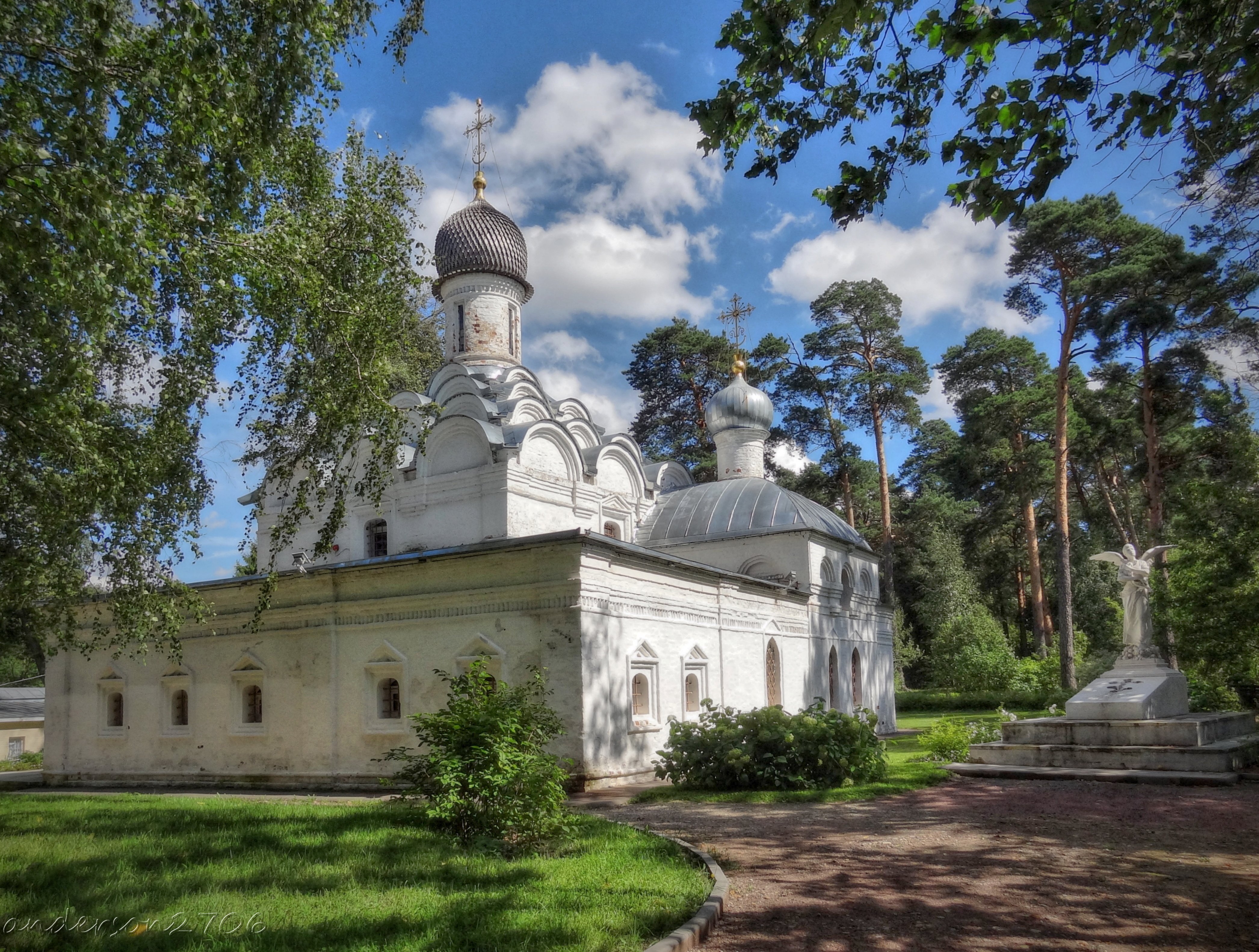 Фото архангельской церкви. Церковь Архангела Михаила в Архангельском. Усадьба Архангельское Церковь. Архангельское музей усадьба храм Архангела Михаила. Храм в усадьбе Архангельское.