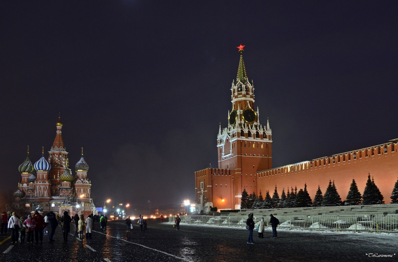 Red square purple. Вечерний Кремль красная площадь. Кремль вечером. Красная площадь вечером. Кремль вечером Москва площадь.