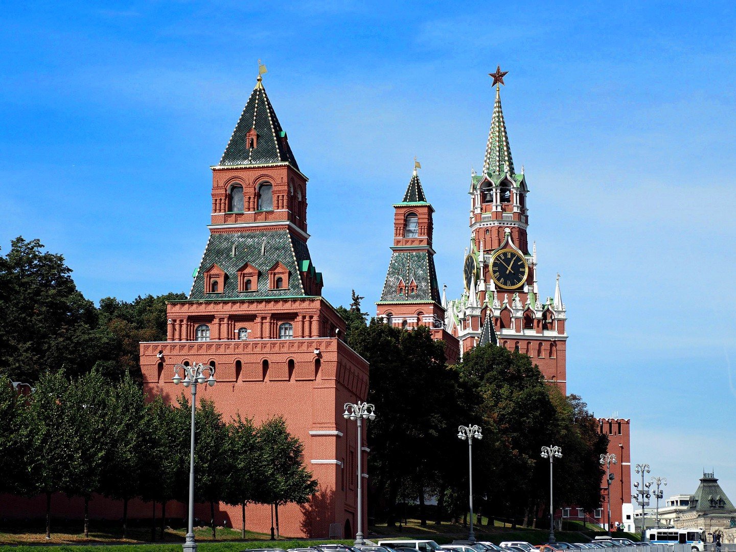 Башни кремля фото и названия. Башни Кремля. Кремлевская башня. Башни Московского Кремля фото и названия. Шатровые завершения Кремля.