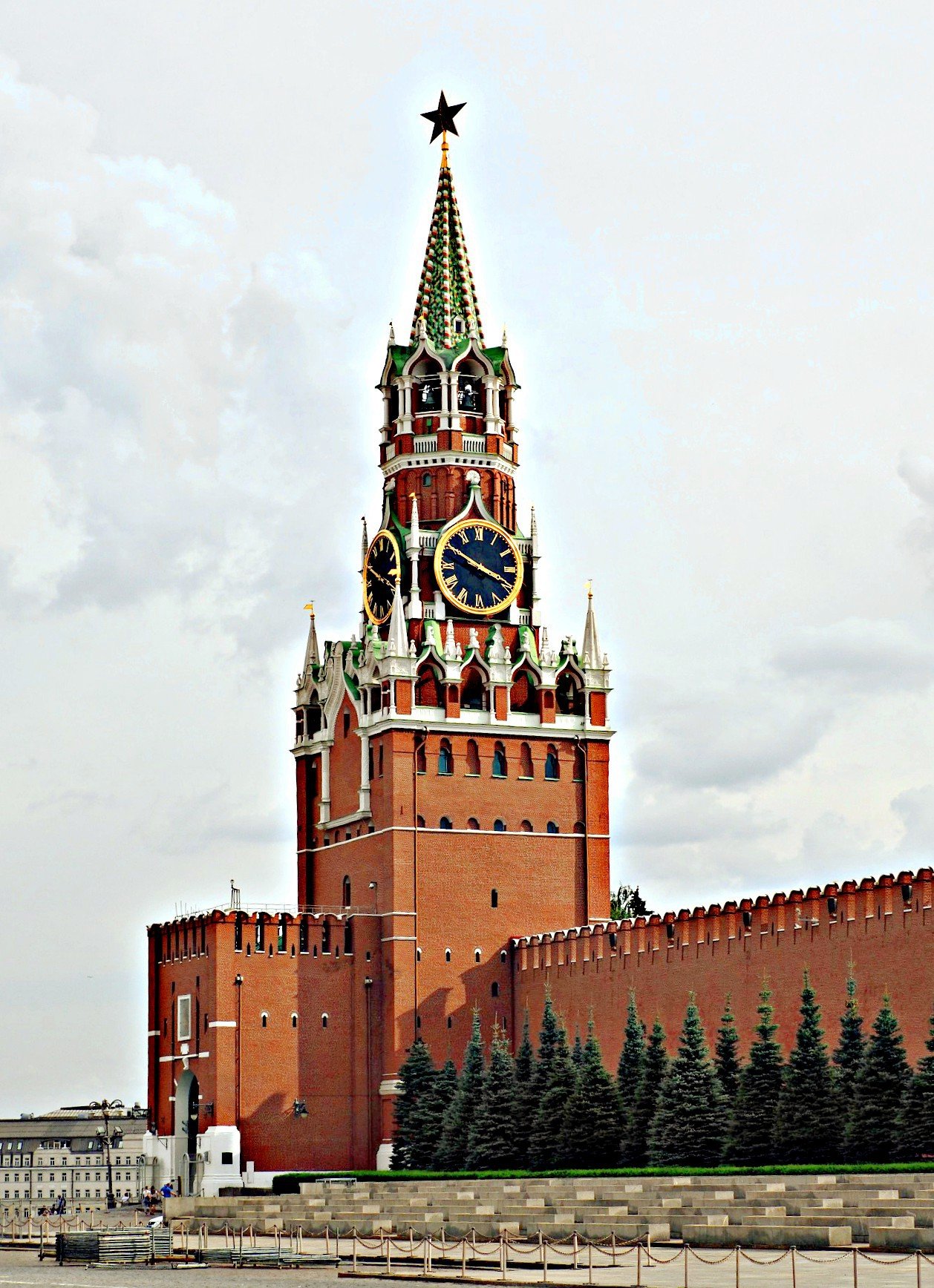 башня кремля с курантами