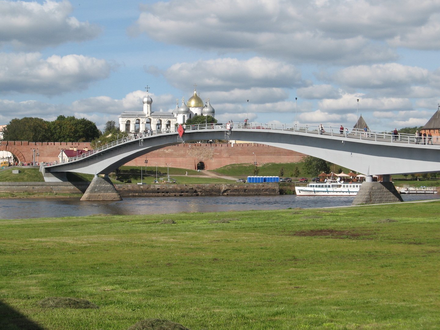 пешеходный мост в великом новгороде