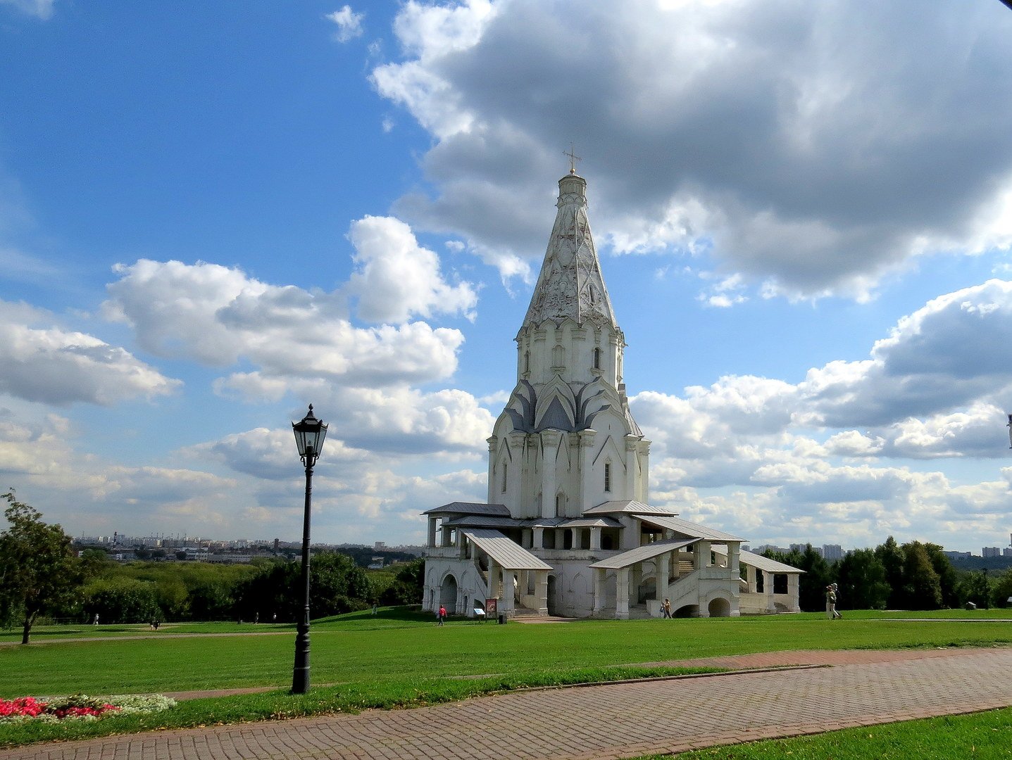 храм в парке коломенское