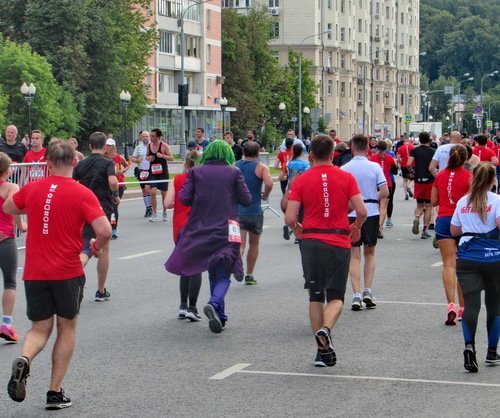 Сиреневый фрик в московском марафоне-2020