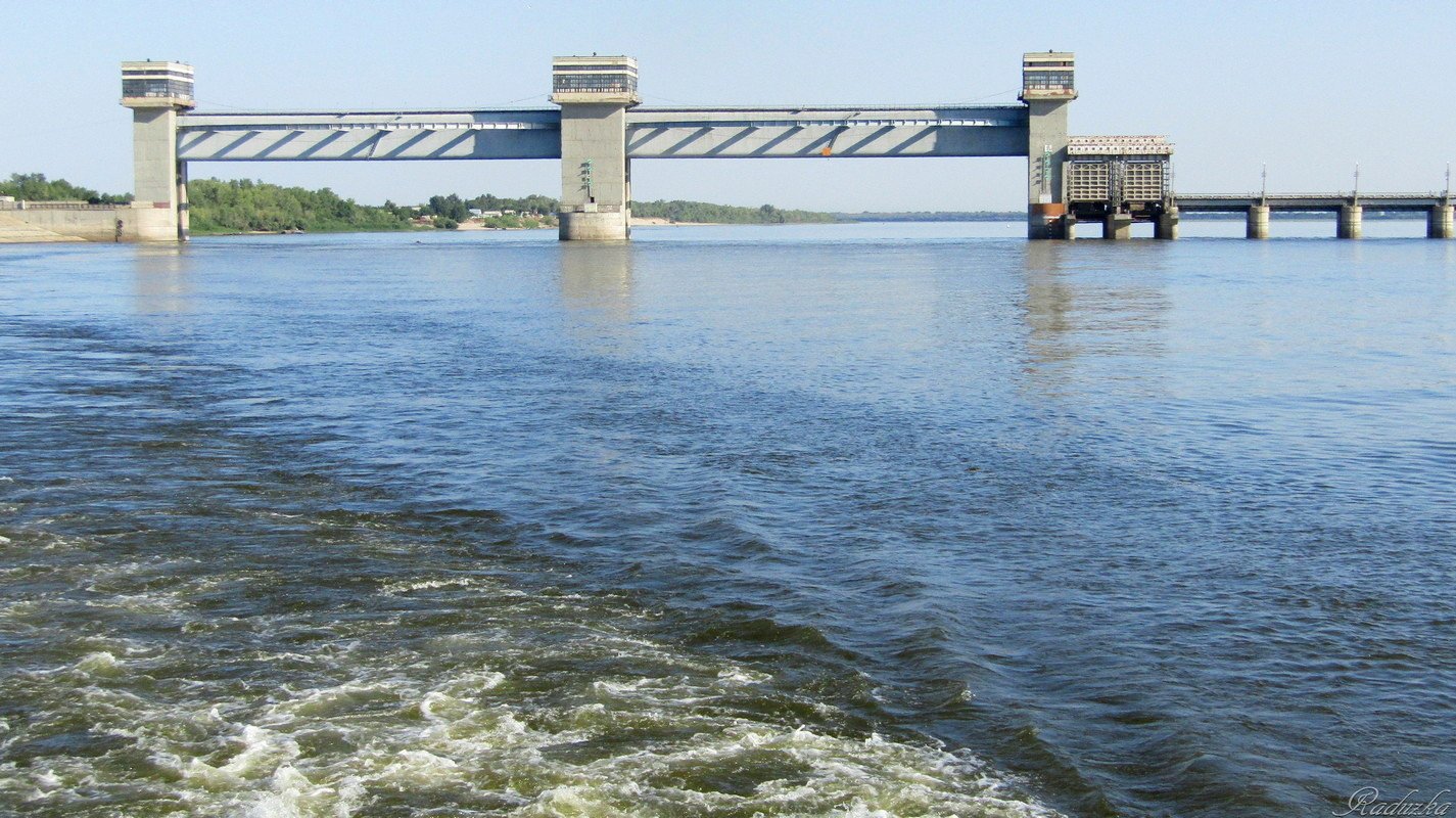 Нариманов астраханская область. Астраханский вододелитель. Вододелитель Нариманов Астрахань. Вододелитель в Астраханской области. Астраханский вододелитель фото.