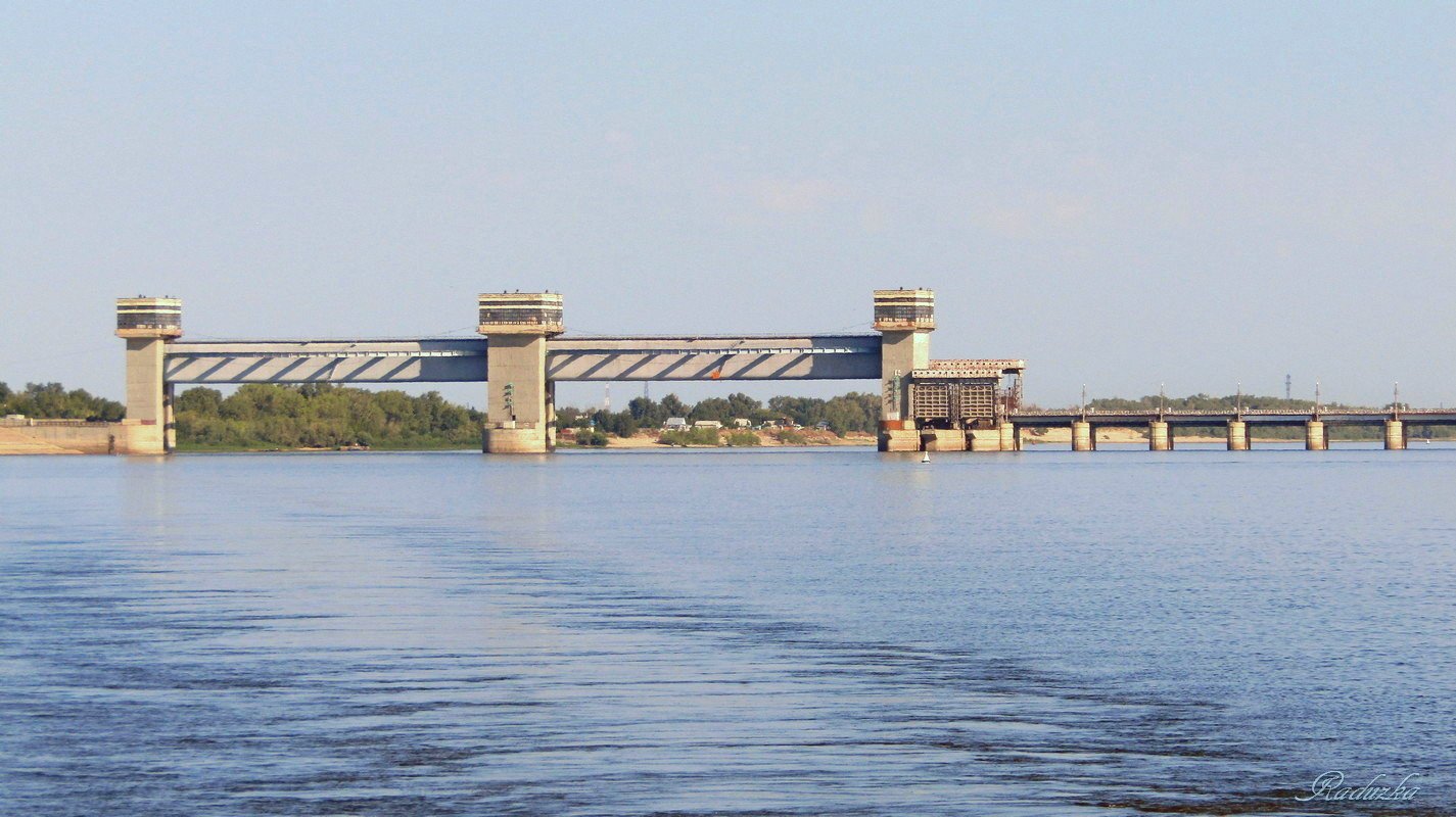 Нариманов астраханская область. Вододелитель в Астраханской области. Вододелитель Астраханский вододелитель. Астраханский вододелитель шлюз 32. Наримановский вододелитель.