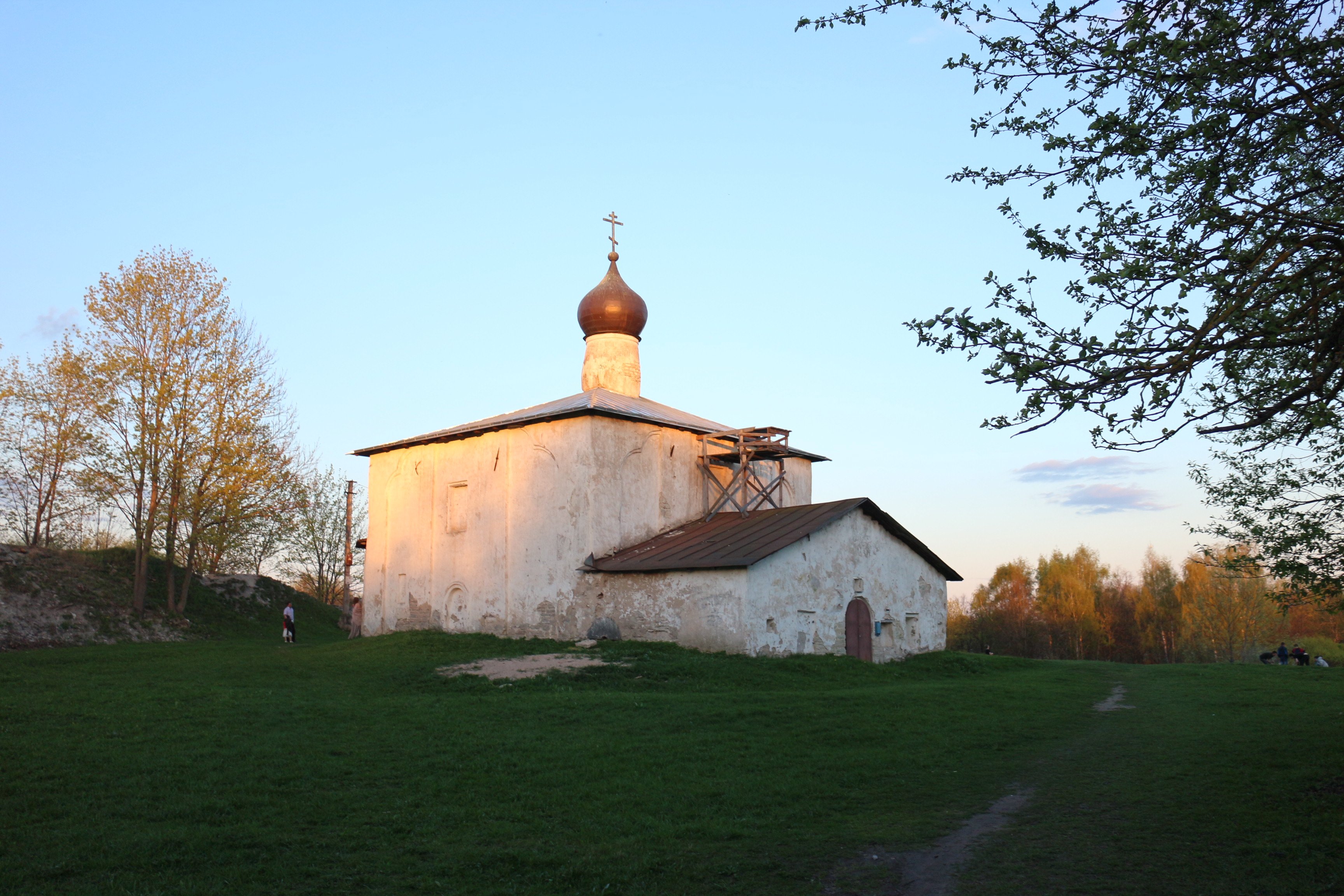 1463 г. Храм козьмы и дамиана с примостья. Храм козьмы и дамиана. Косьмы и дамиана с примостья псков. Церковь космы и дамиана с примостья псков.