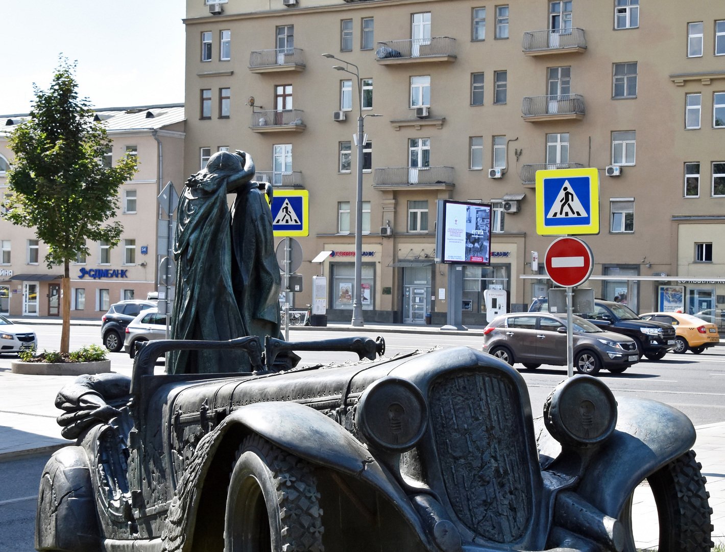 памятник мастер и маргарита в москве