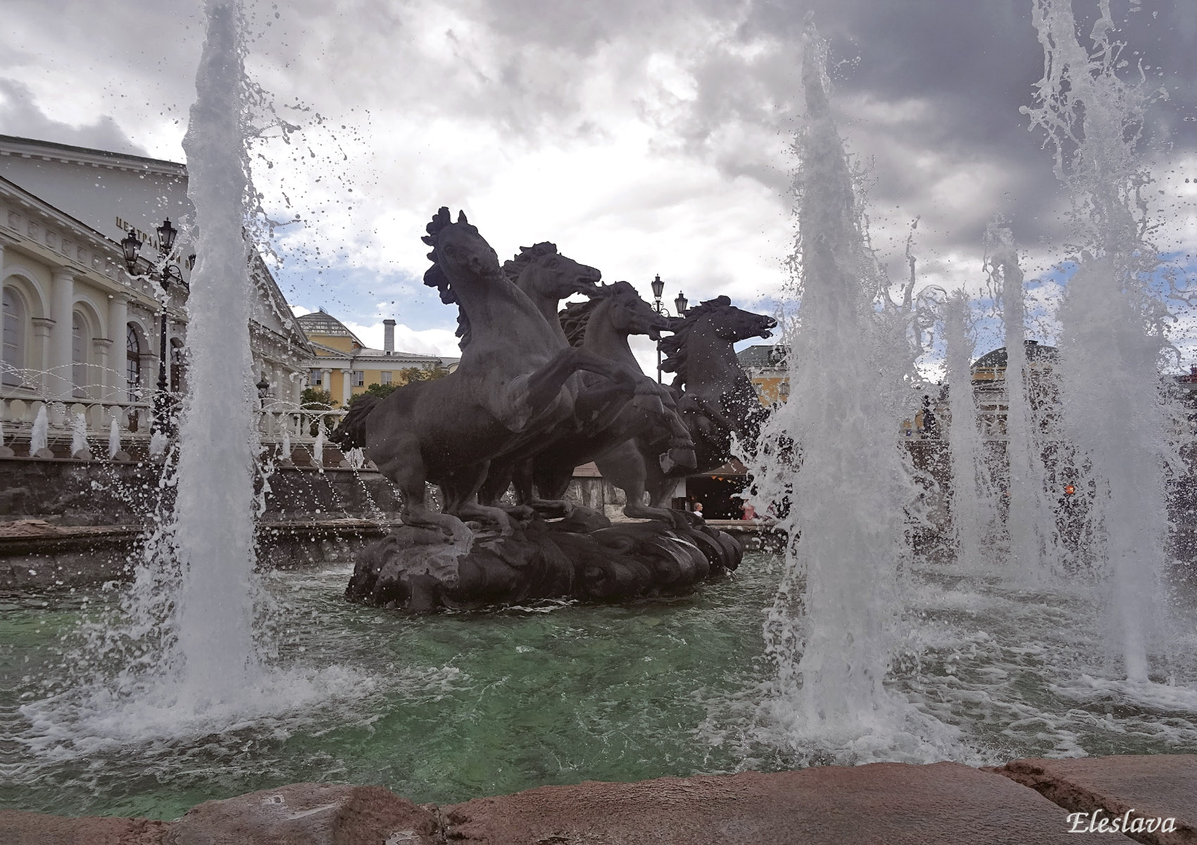 фонтан на манежной площади
