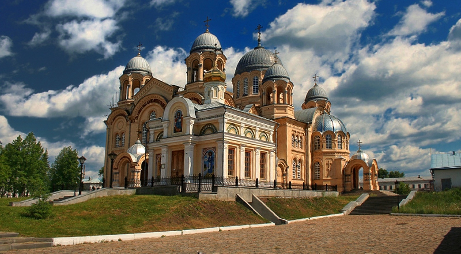 Восемь храмов. Храм в Подгорном Липецк. Православная культура картинки. ИПКЗС.