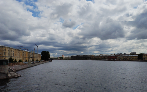 вид с моста на Неву