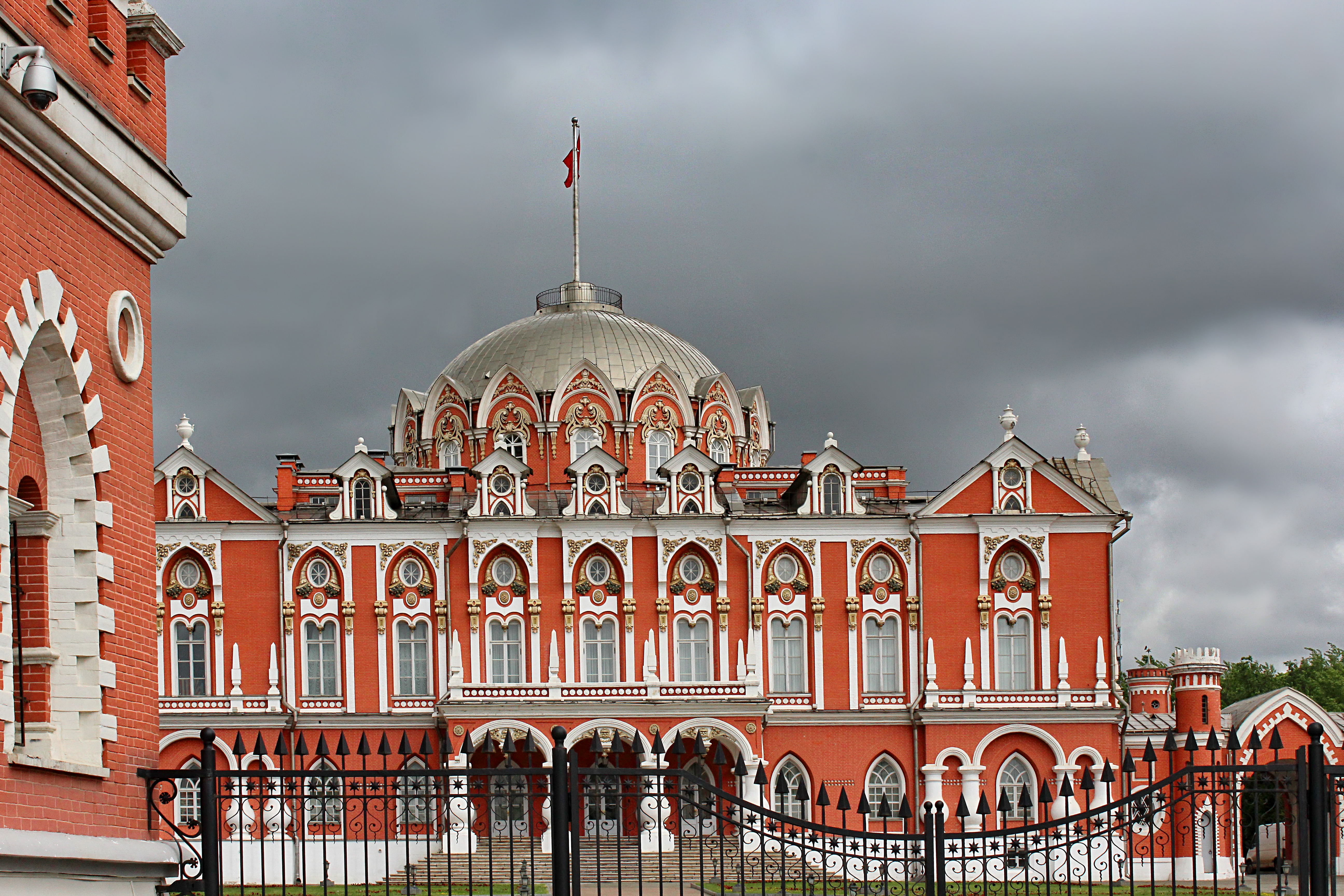 петровский дворец в санкт петербурге
