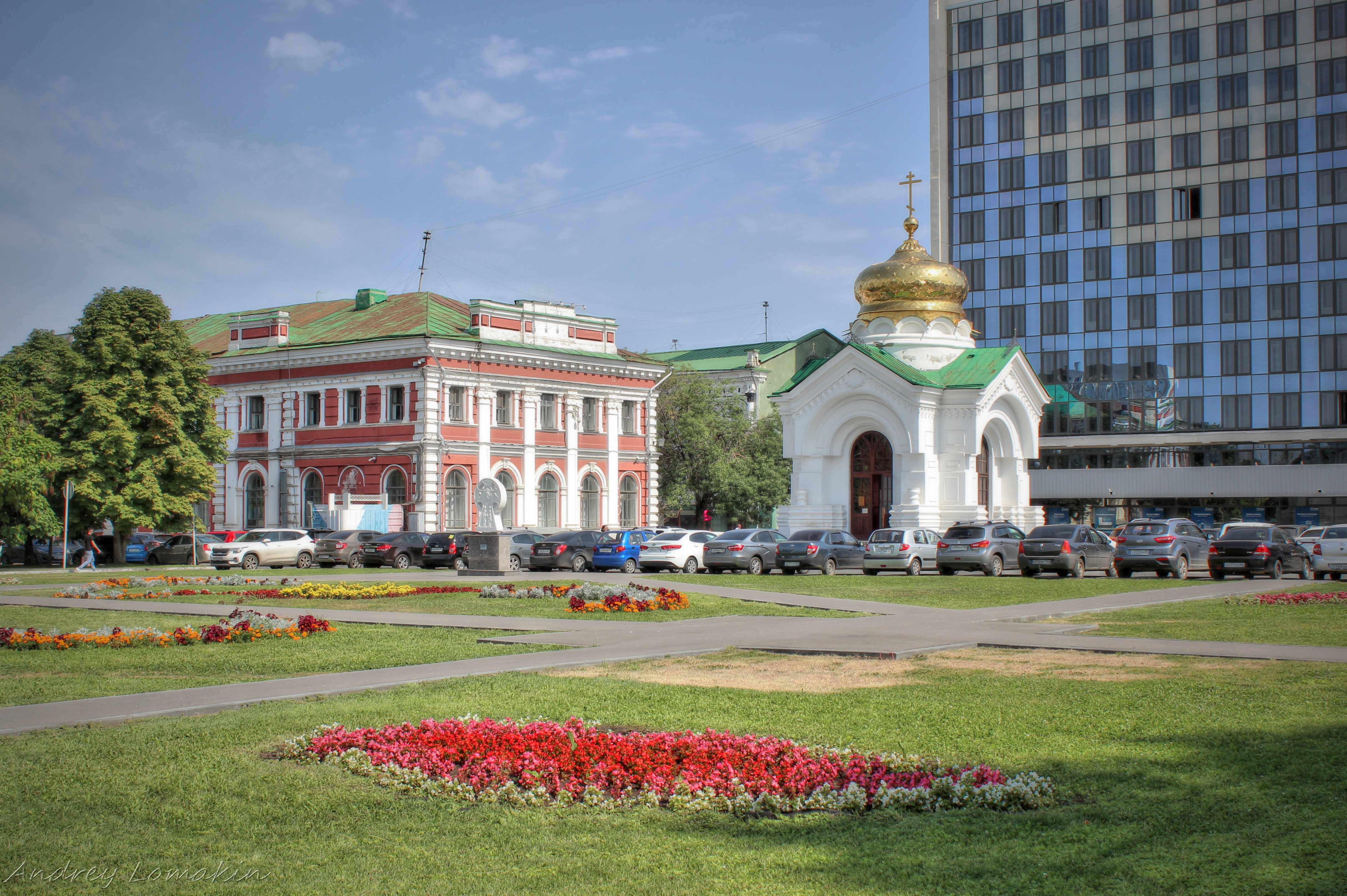 Александро невская улица. Александро-Невская часовня. Александро-Невская часовня в Саратове. Алескандроневская часовня Саратов. Часовня на театральной площади Саратов.