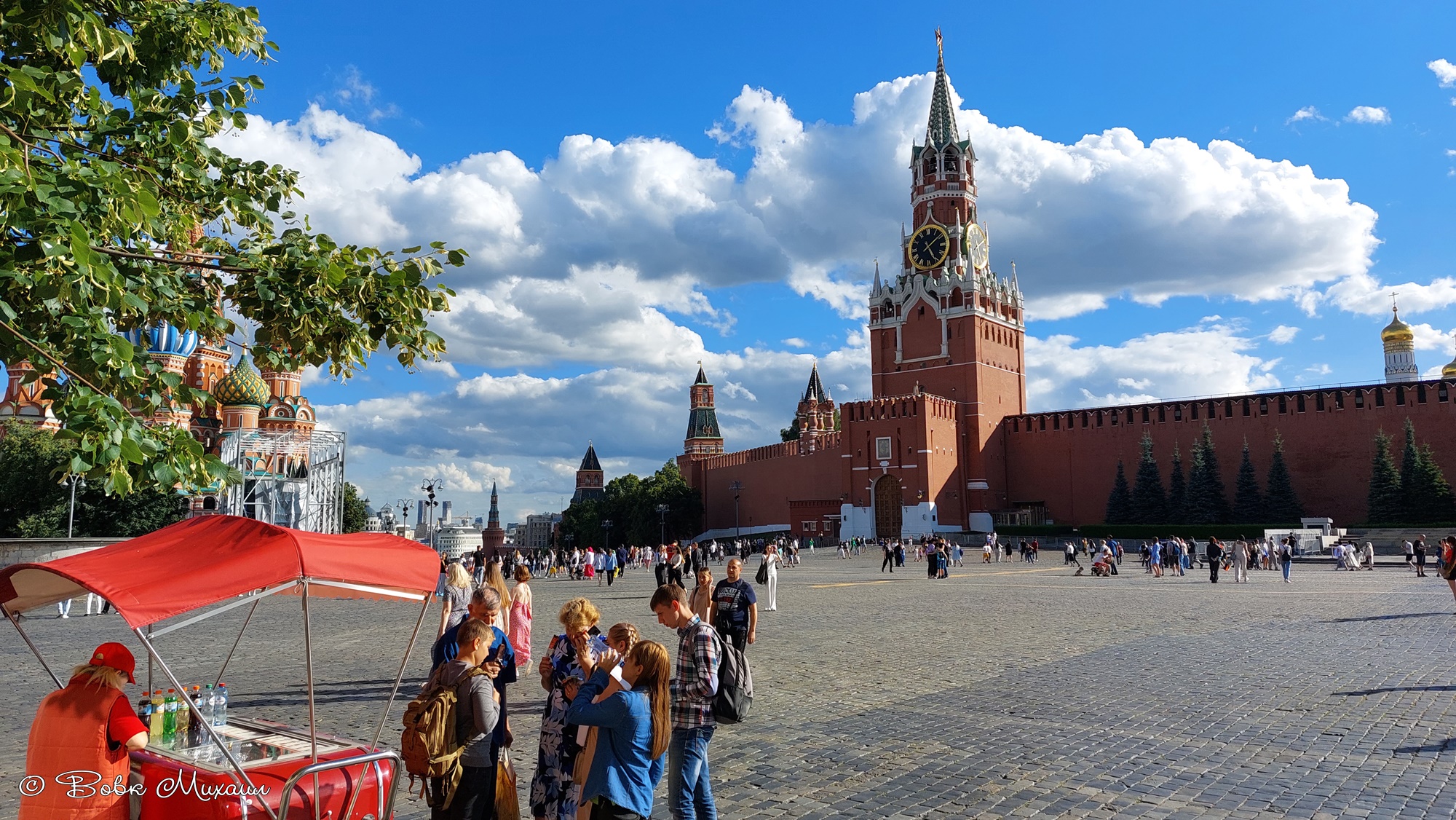 август в москве