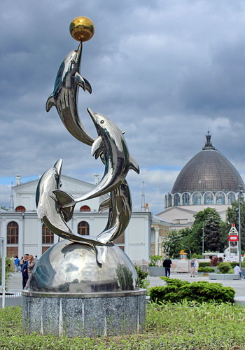 ВДНХ,фонтан с дельфинами