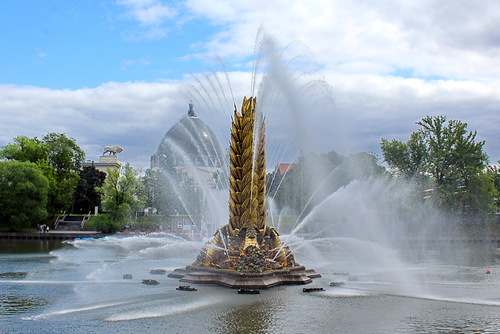 фонтан "Золотой колос " на ВДНХ