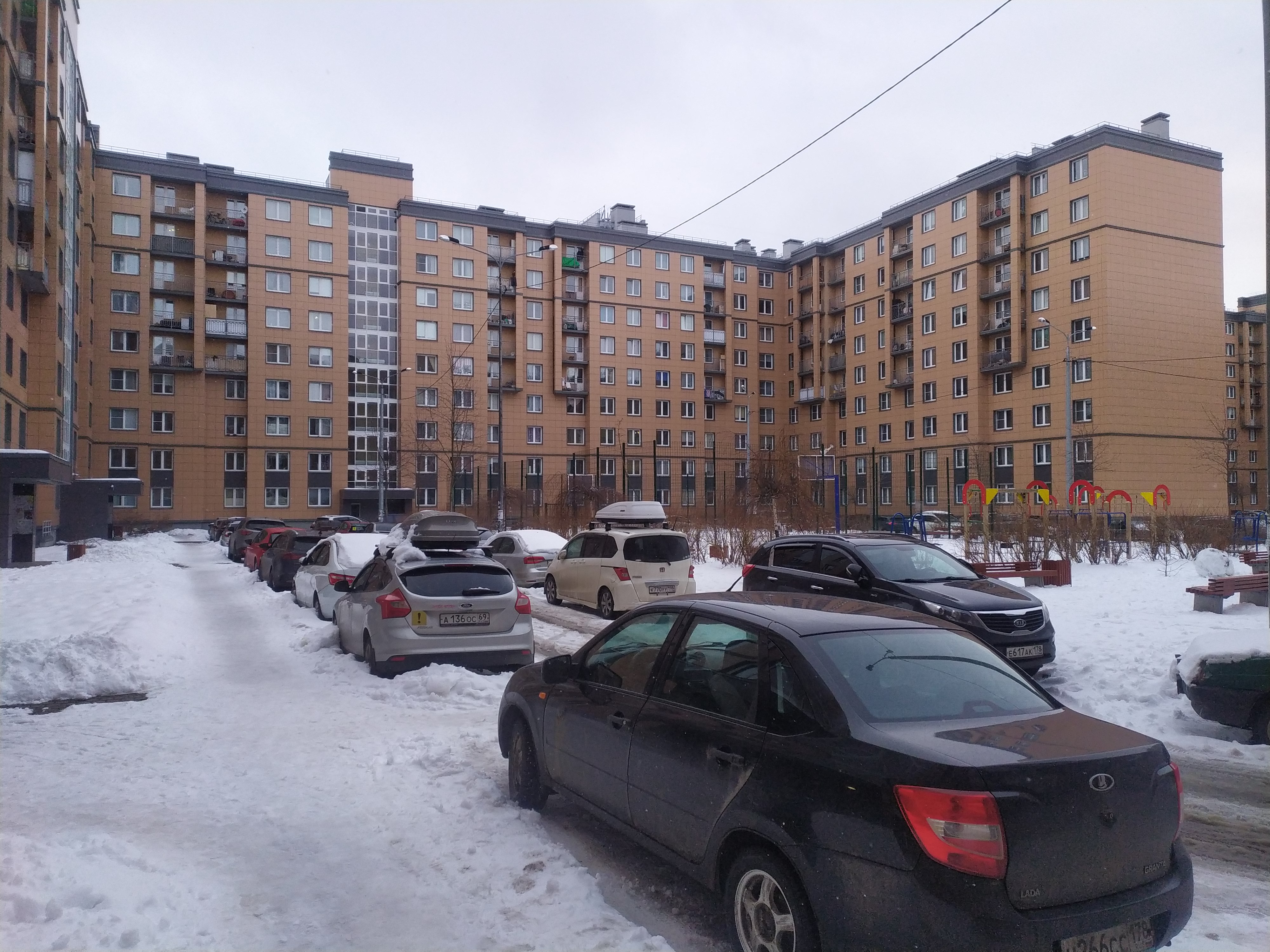 Изборская ул. 4к1, парадные 12-21 Изборская ул. 4к1, парадные 12-21