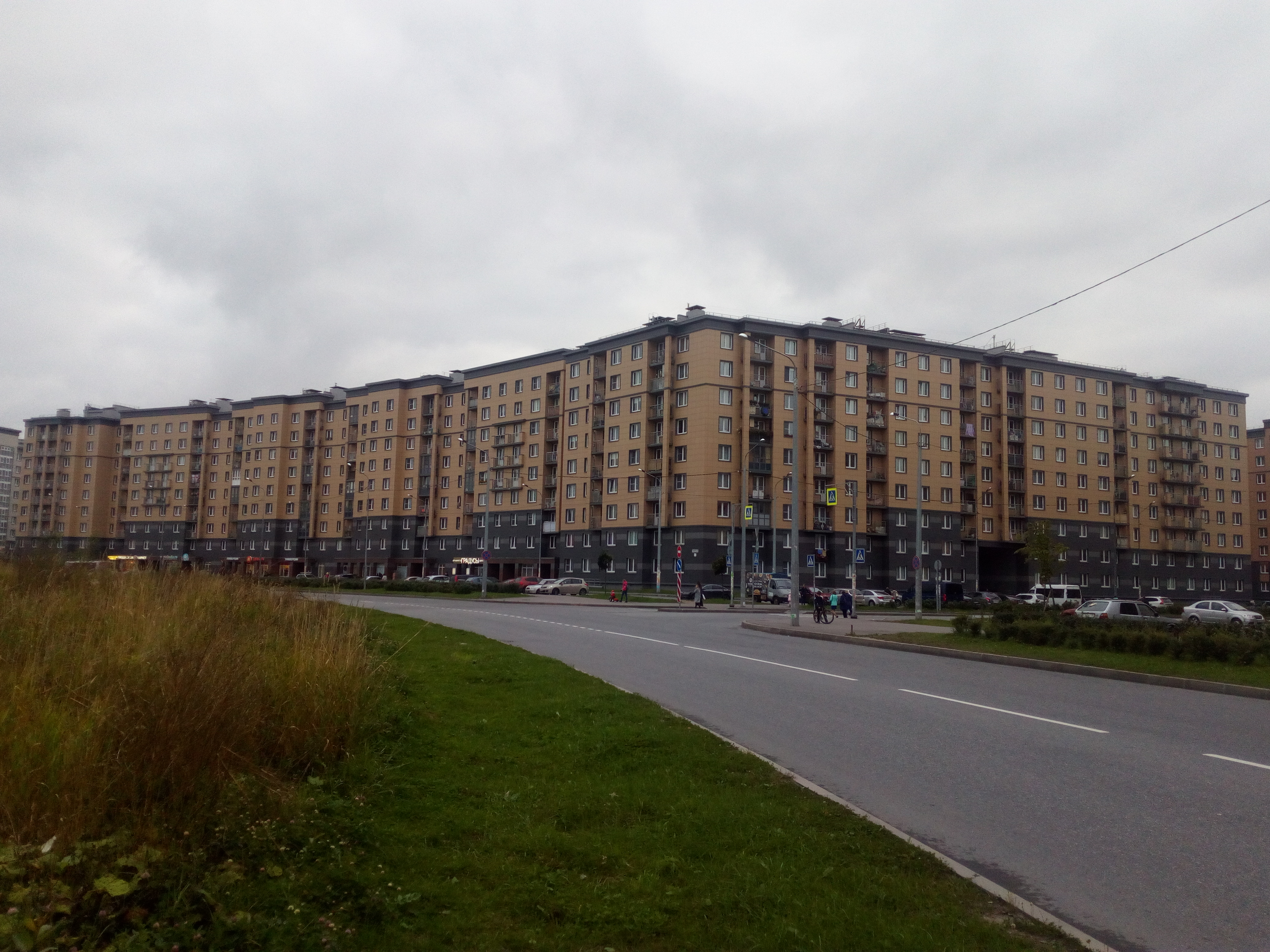 Изборская ул. 2к1, парадные 1-10 Изборская ул. 2к1, парадные 1-10