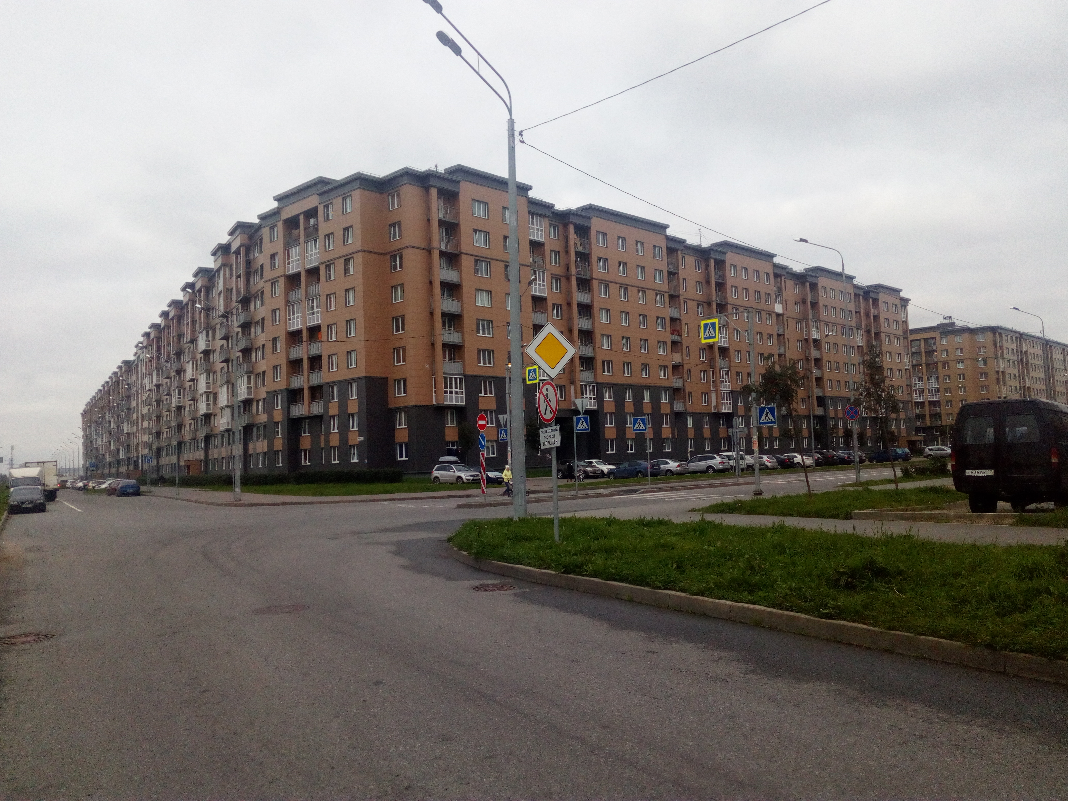 Изборская 3к1, парадные 13-24 Изборская 3к1, парадные 13-24