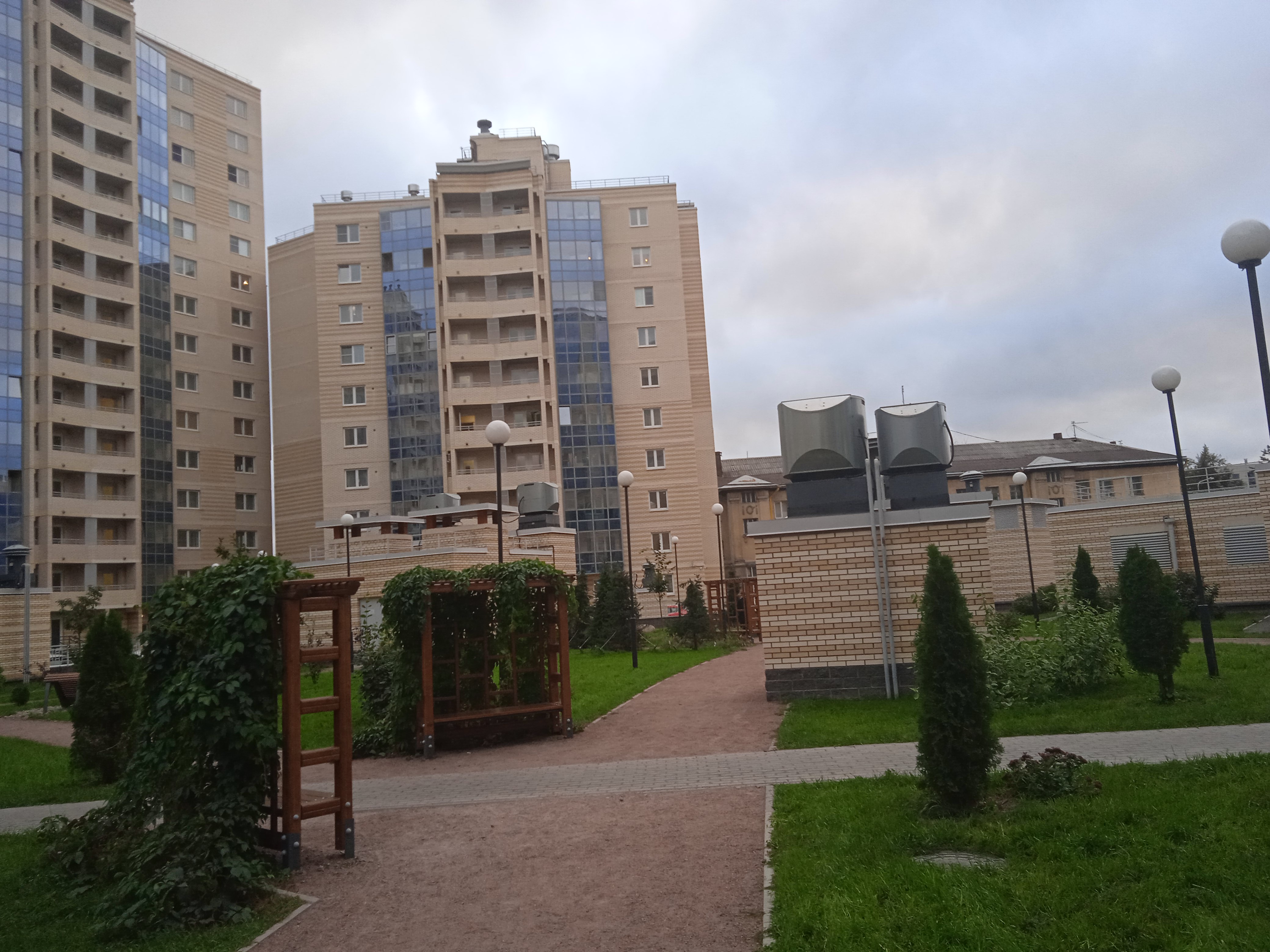 Заневский пр. 42, парадные 9-13