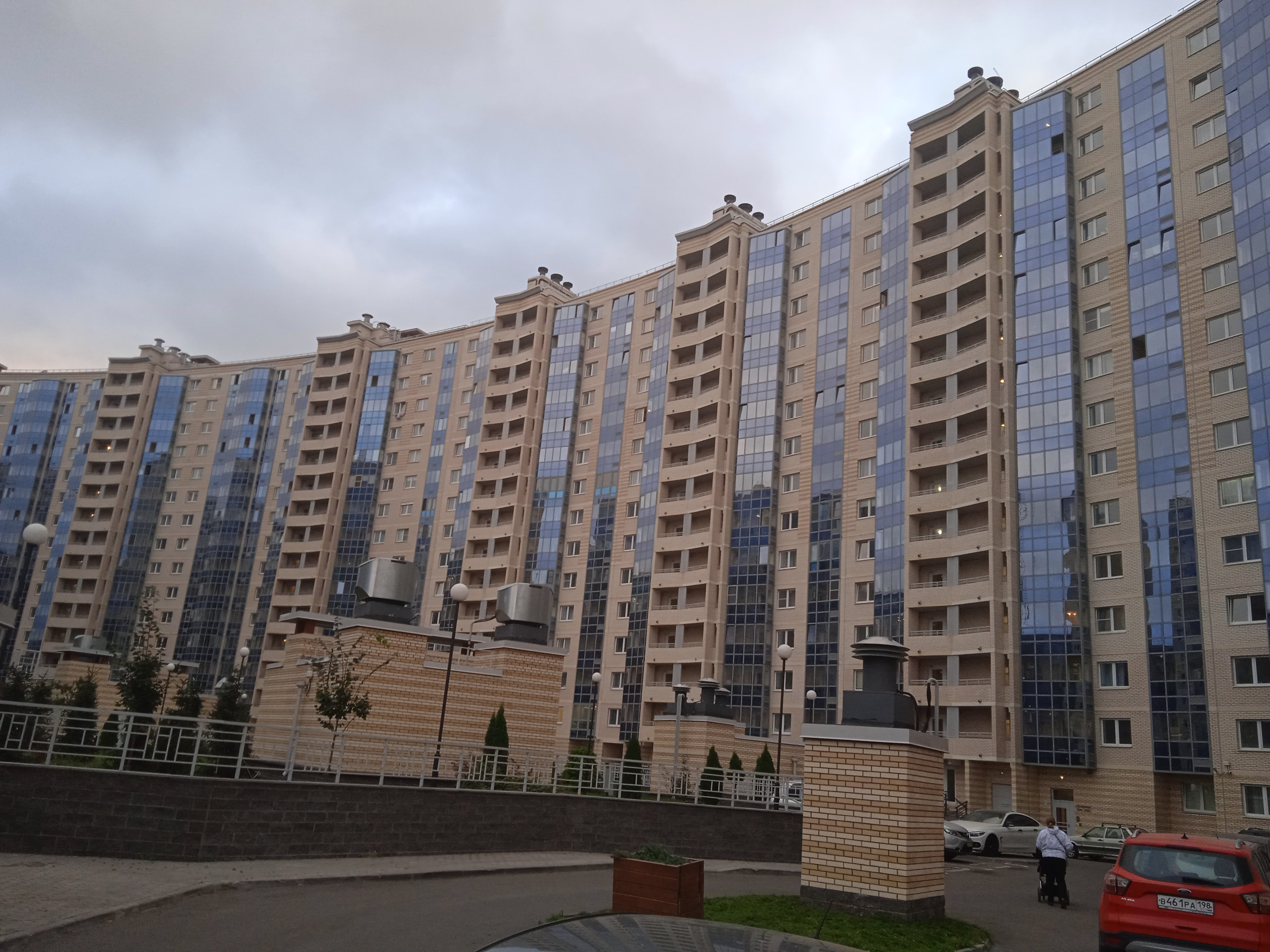 Заневский пр. 42, парадные 9-13