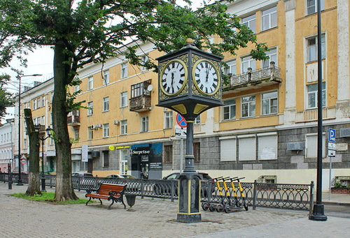 городские часы на бульваре Радищева в Твери