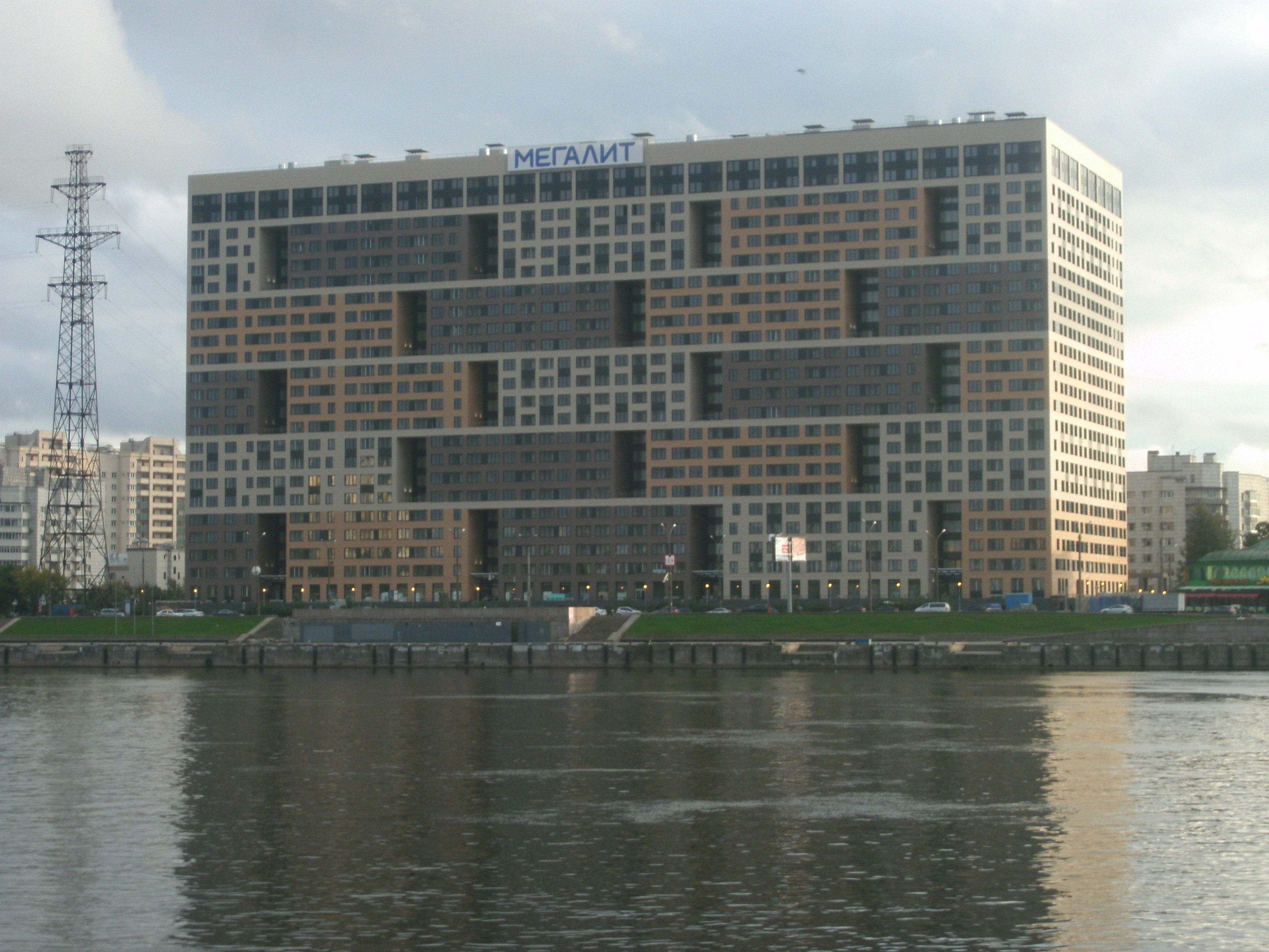 пр. Обуховской Обороны 195