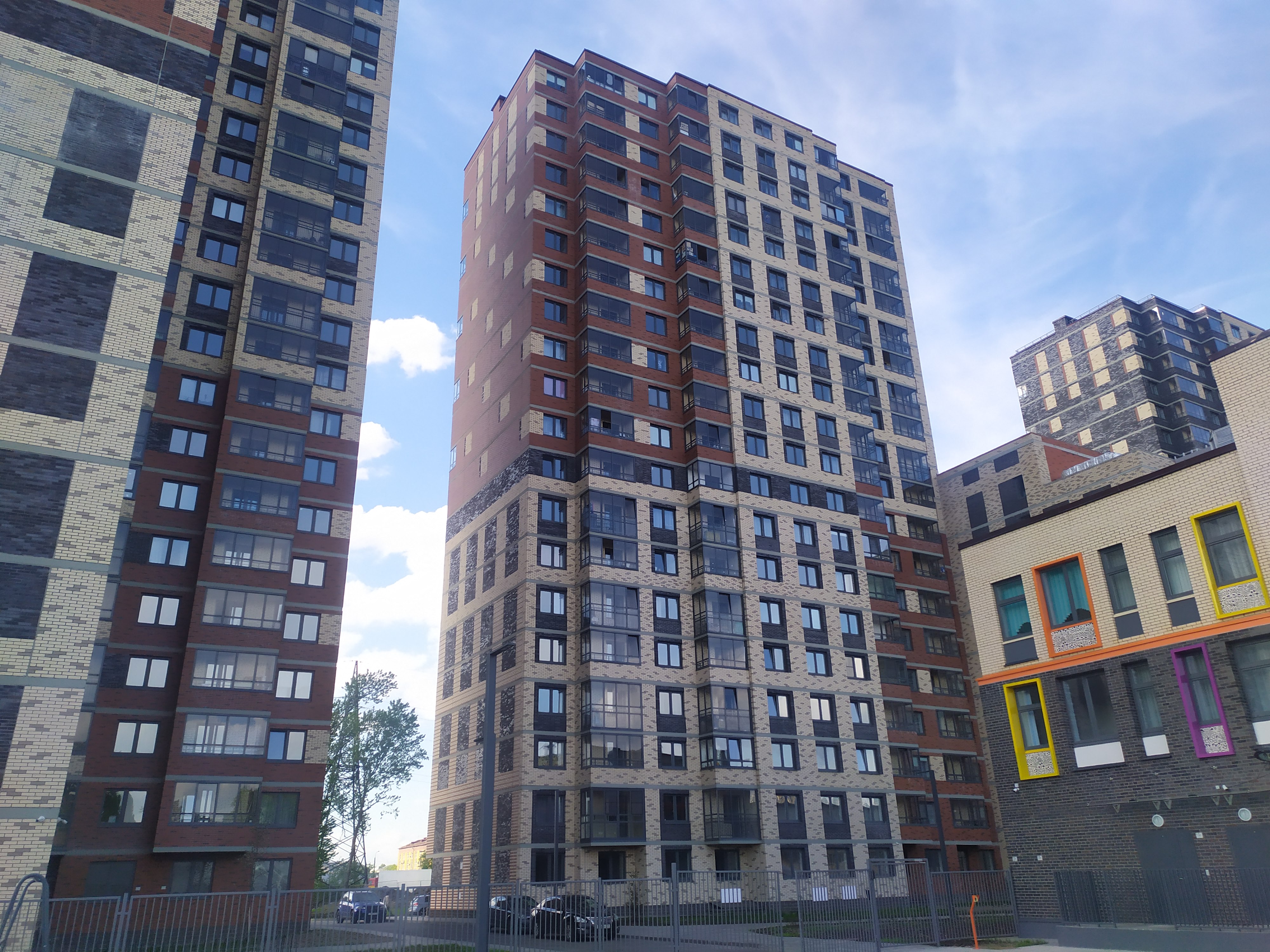 Уездный пр. 11, парадная 4