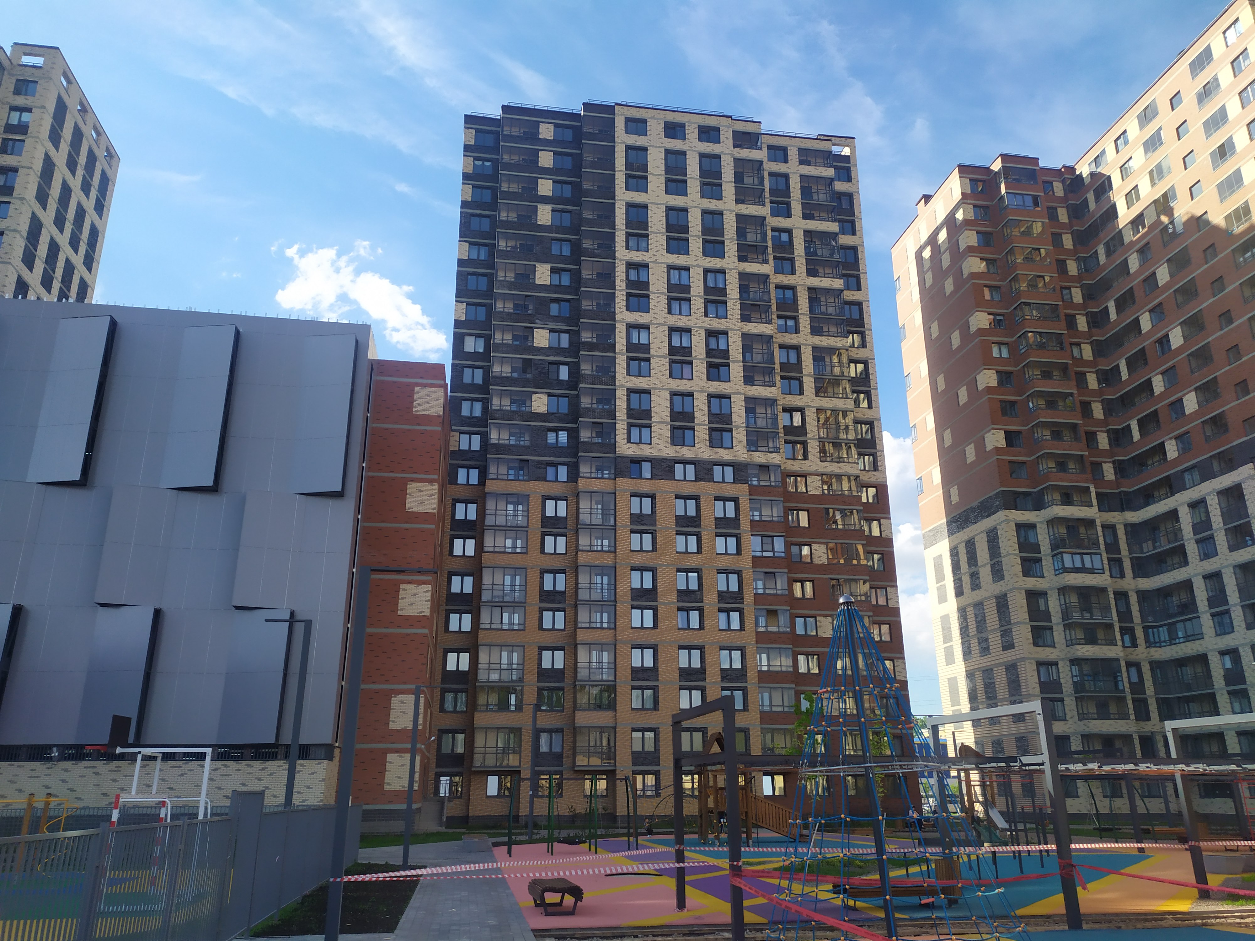 Уездный пр. 11, парадная 3