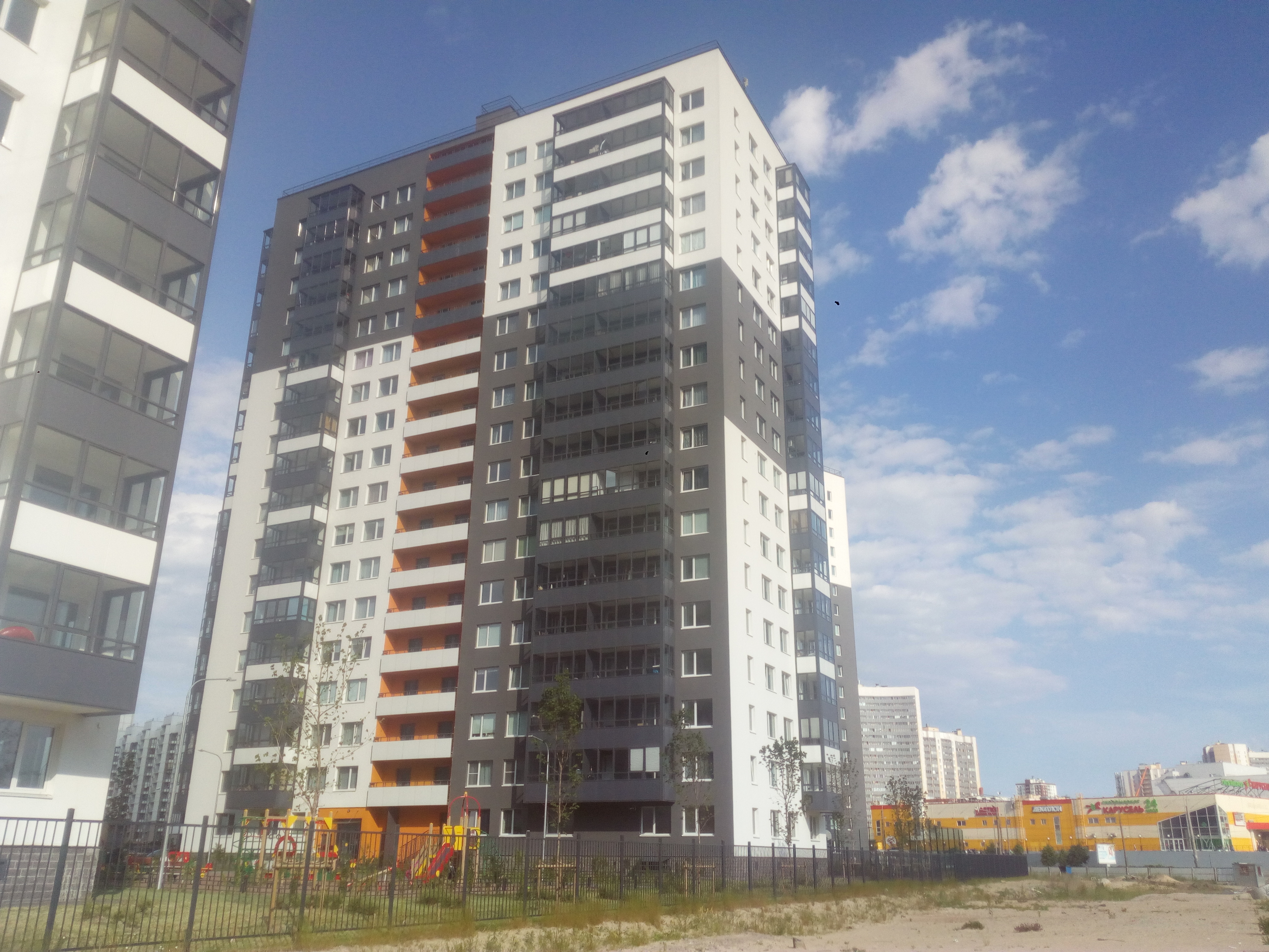 ул. Коллонтай 2к1, парадная 2