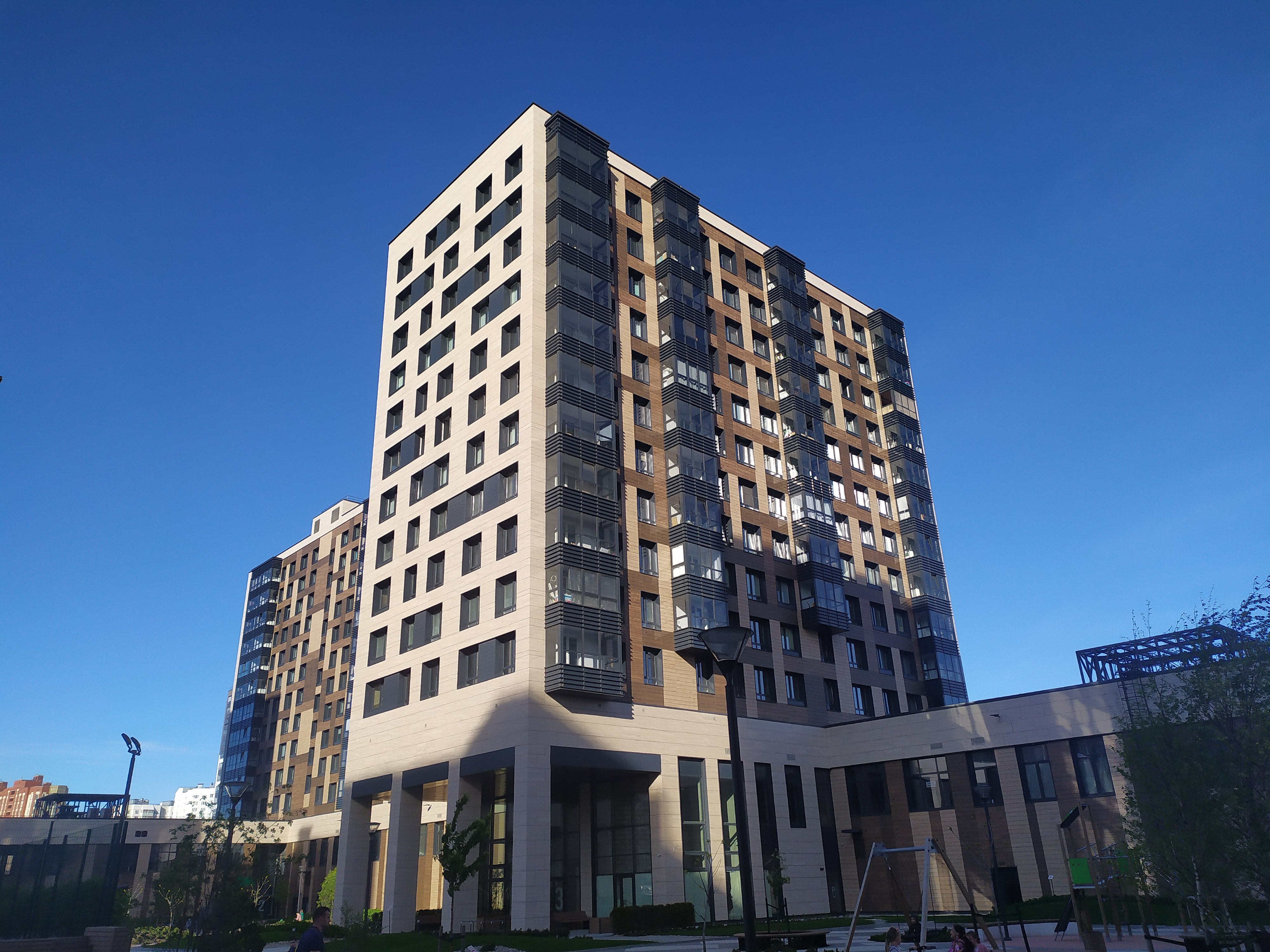 Дальневосточный пр. 12к2, парадная 3 Дальневосточный пр. 12к3, парадная 2