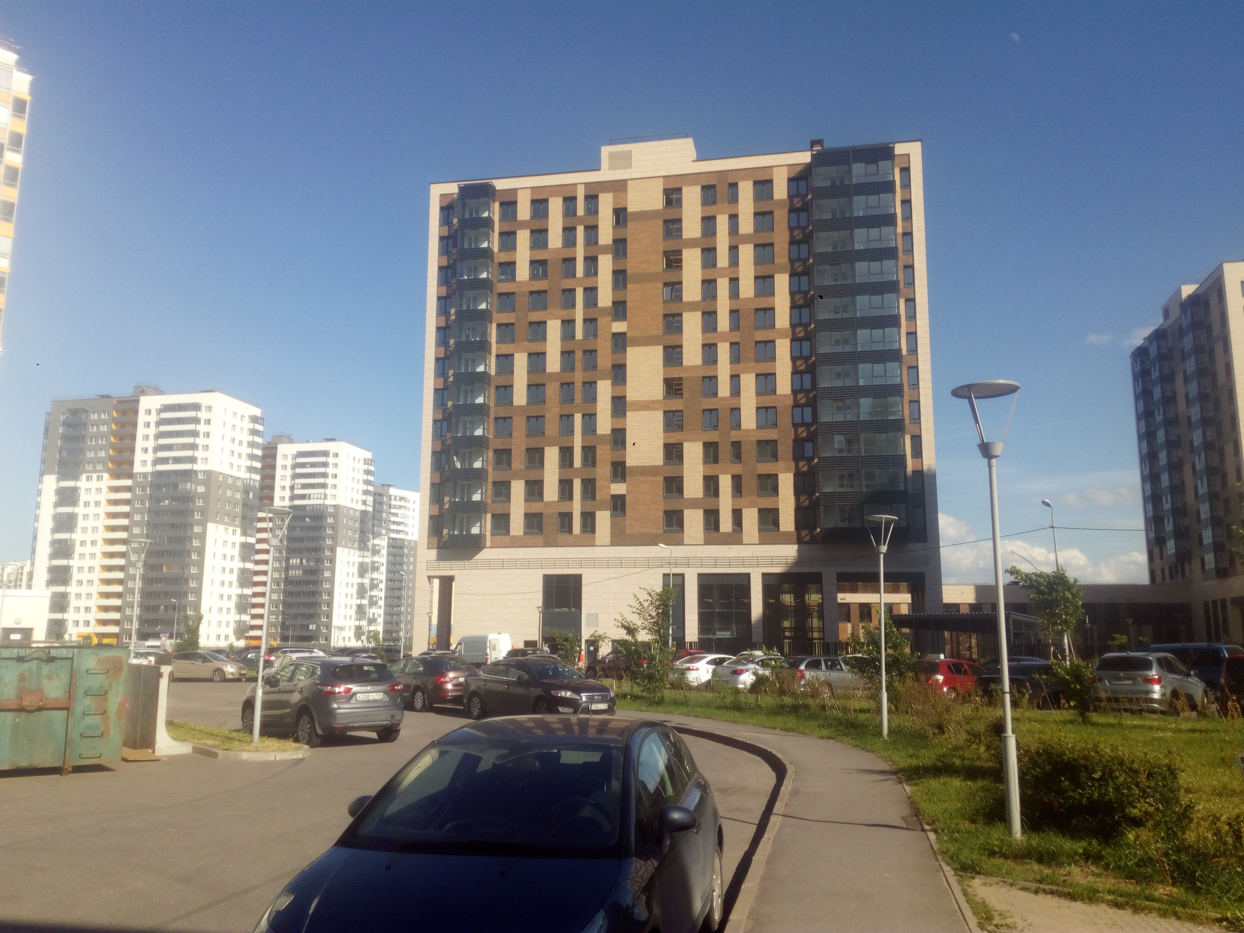 Дальневосточный пр. 12к2, парадная 1 Дальневосточный пр. 12к2, парадная 1