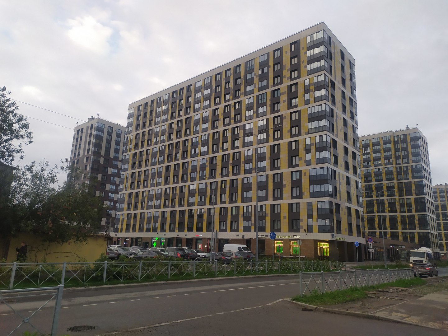 Ультрамариновая ул. 4, парадные 5-6