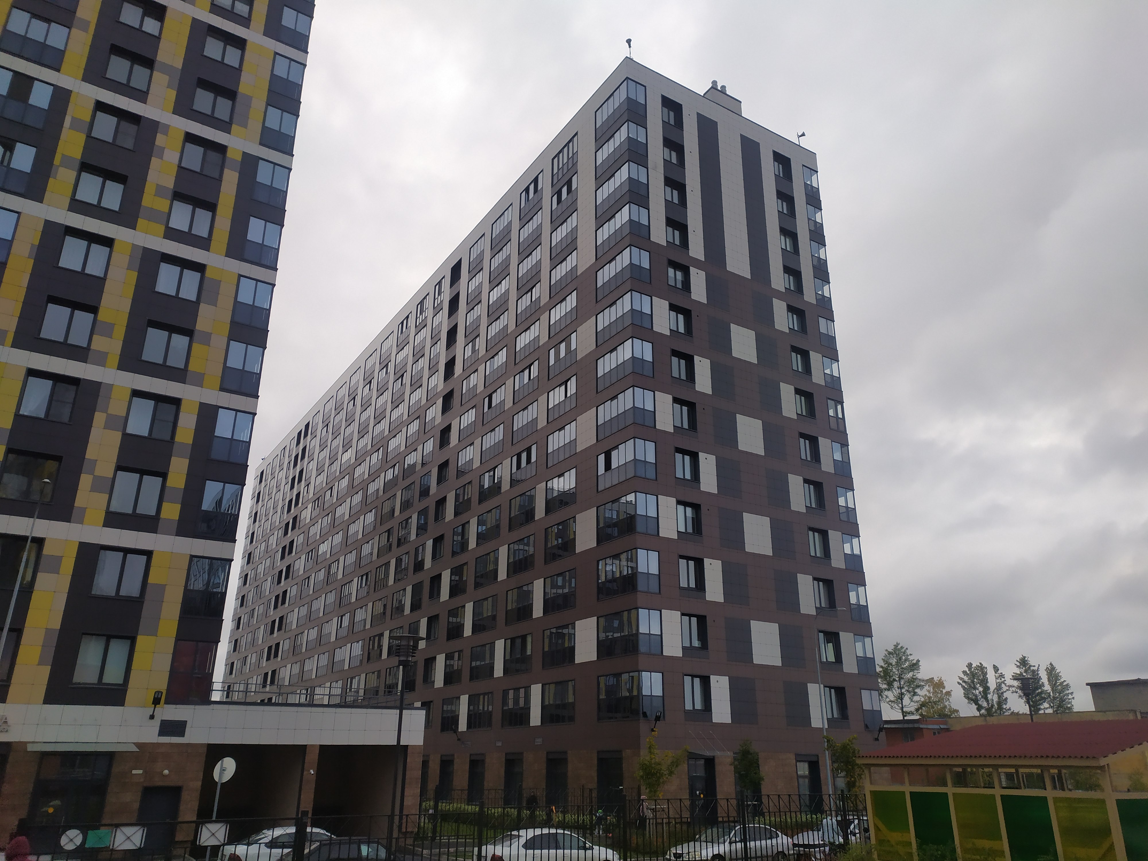 Ультрамариновая ул. 4, парадные 1-2