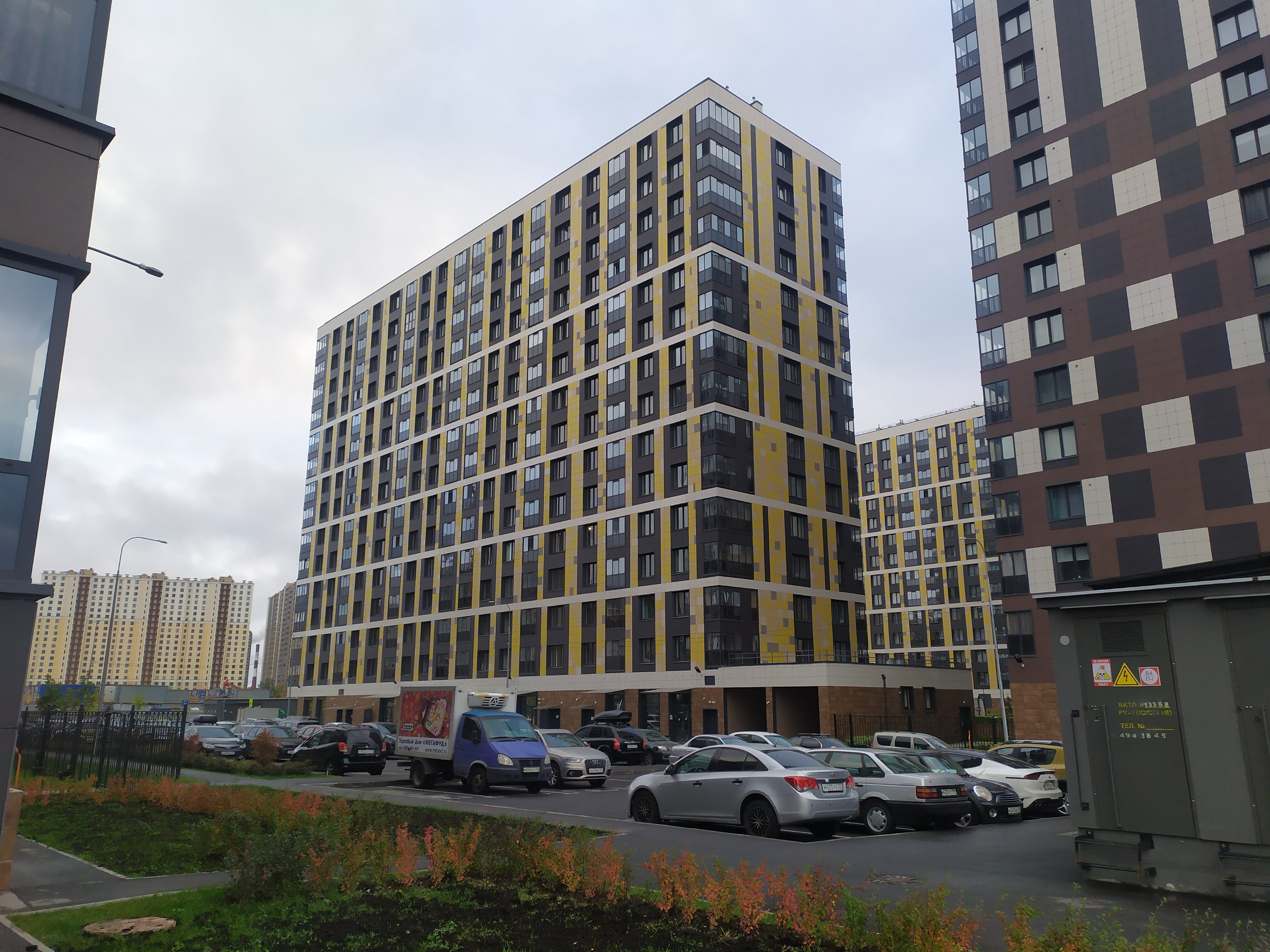 Ультрамариновая ул. 8, парадные 3-4