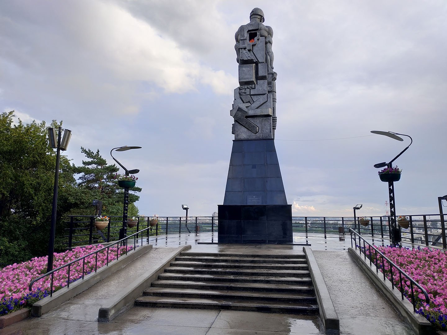 Монумент «память шахтерам Кузбасса» Кемерово